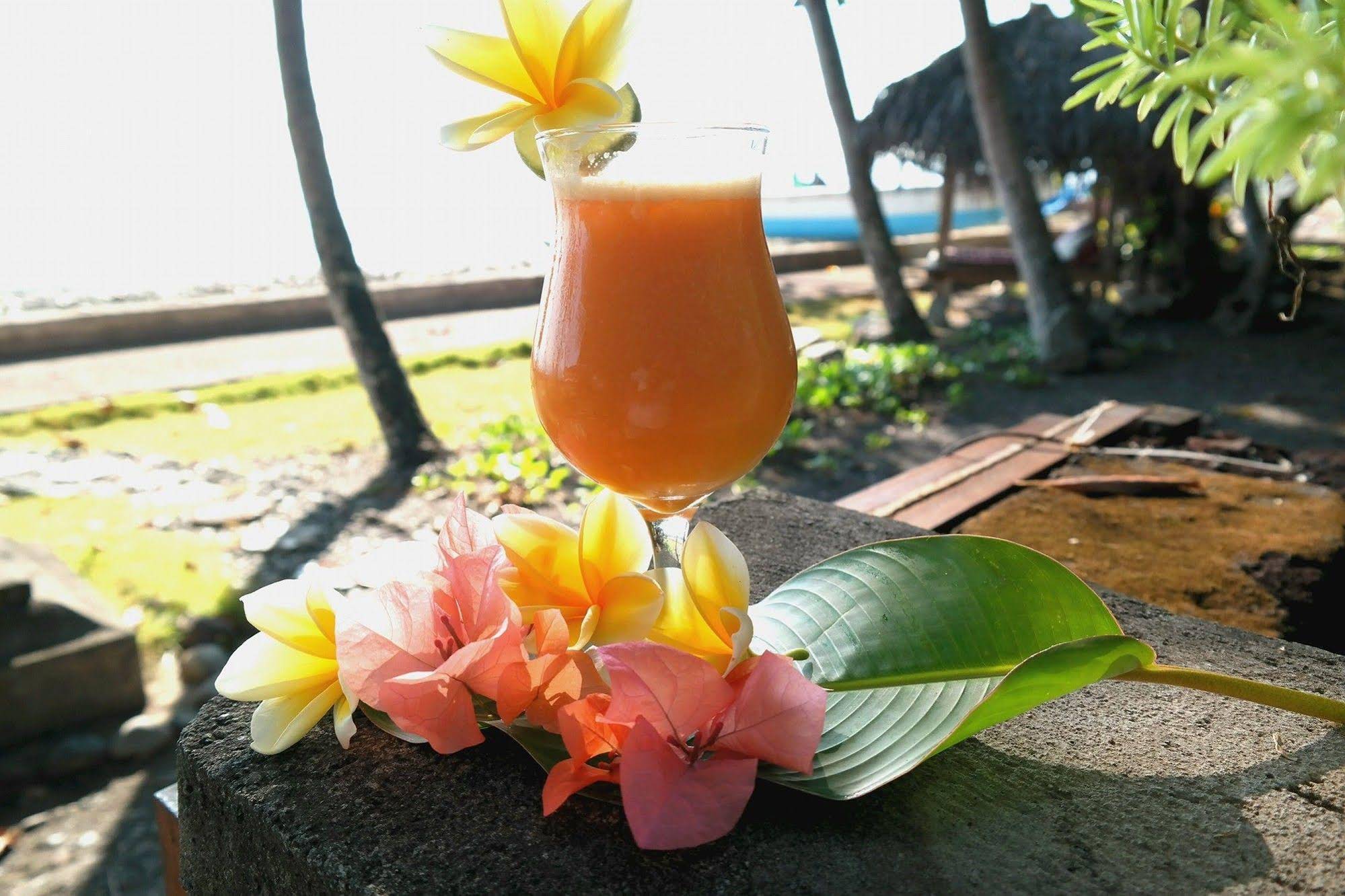 Cili Emas Oceanside Resort