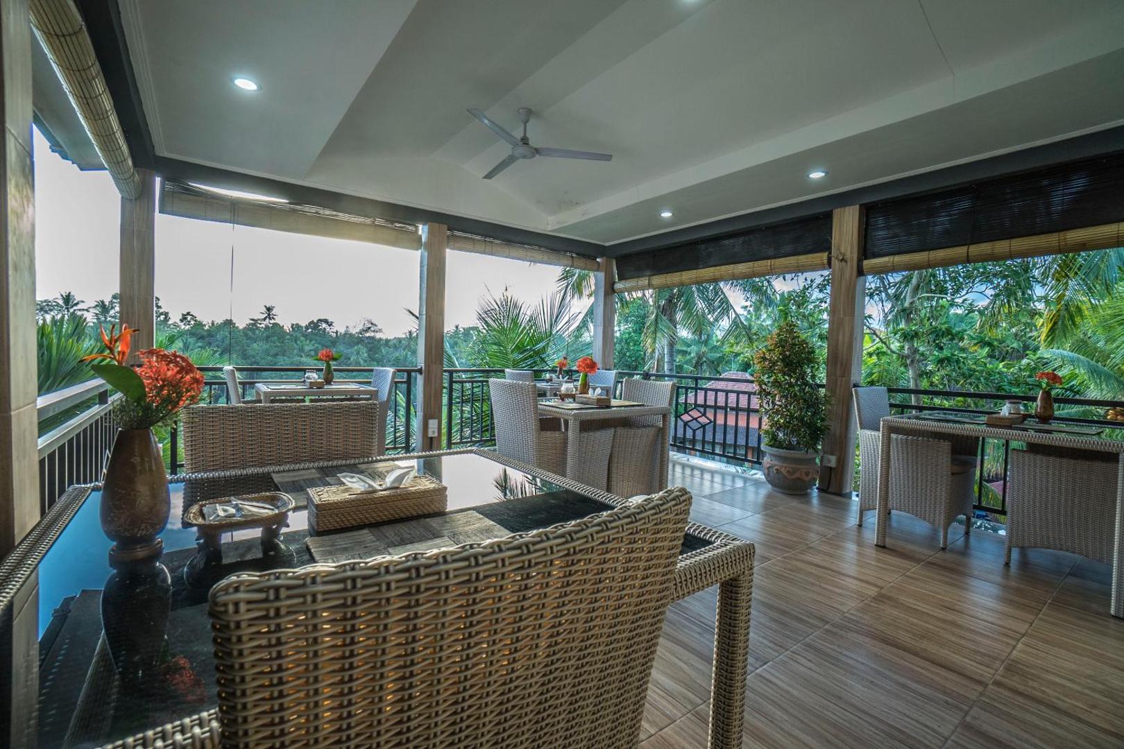 Adi Bisma Inn