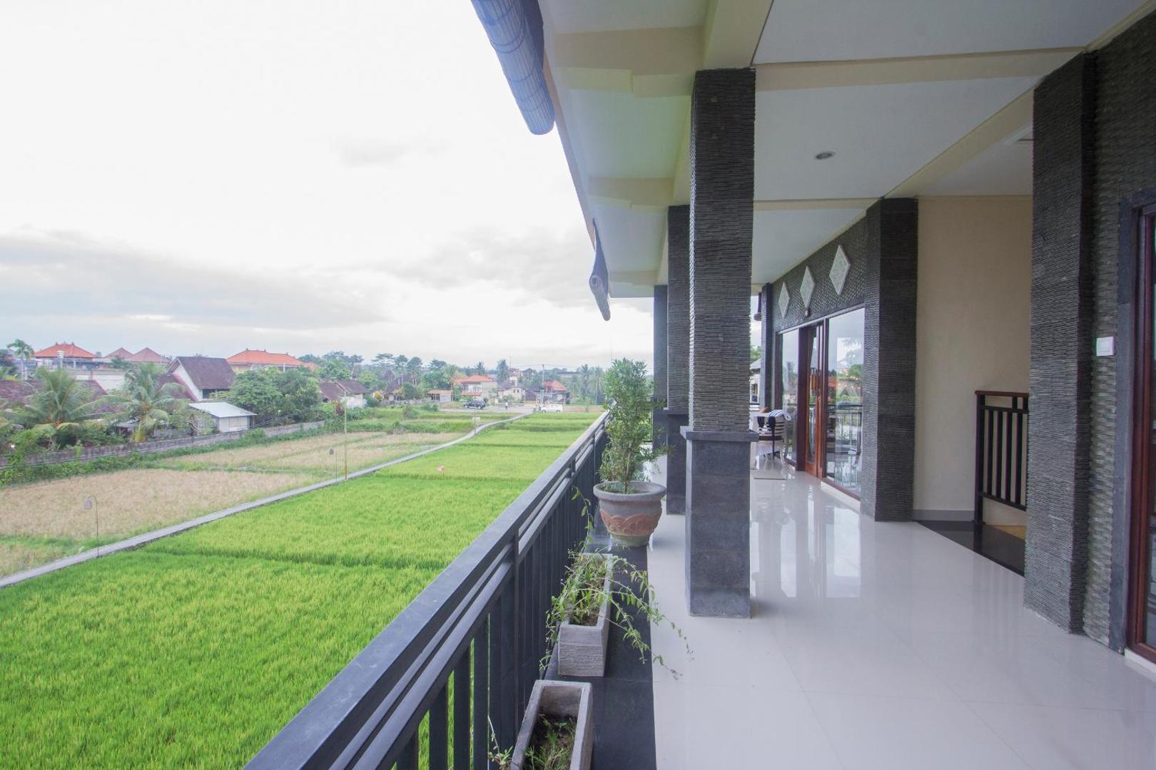 Adi Bisma Inn