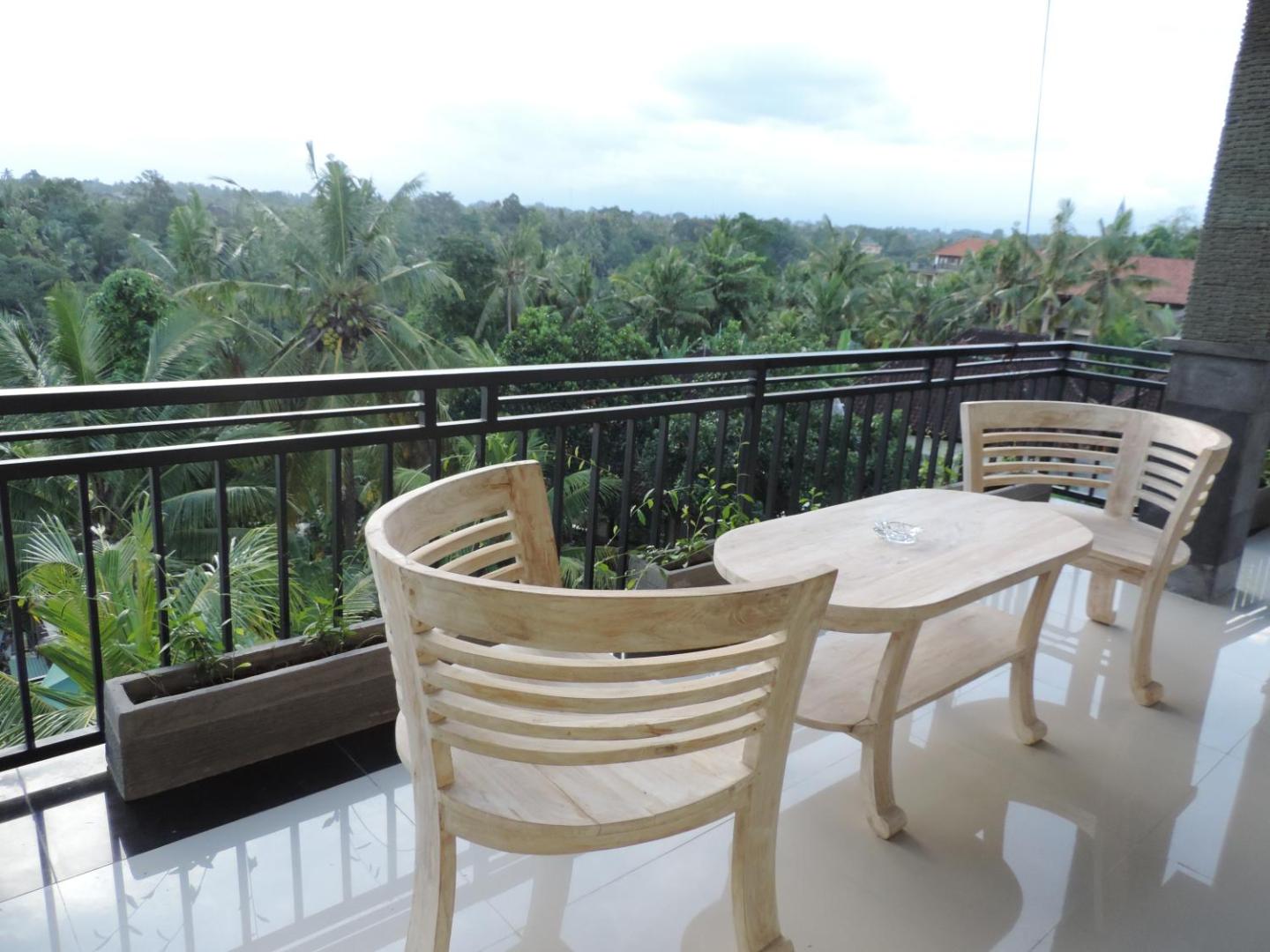 Adi Bisma Inn