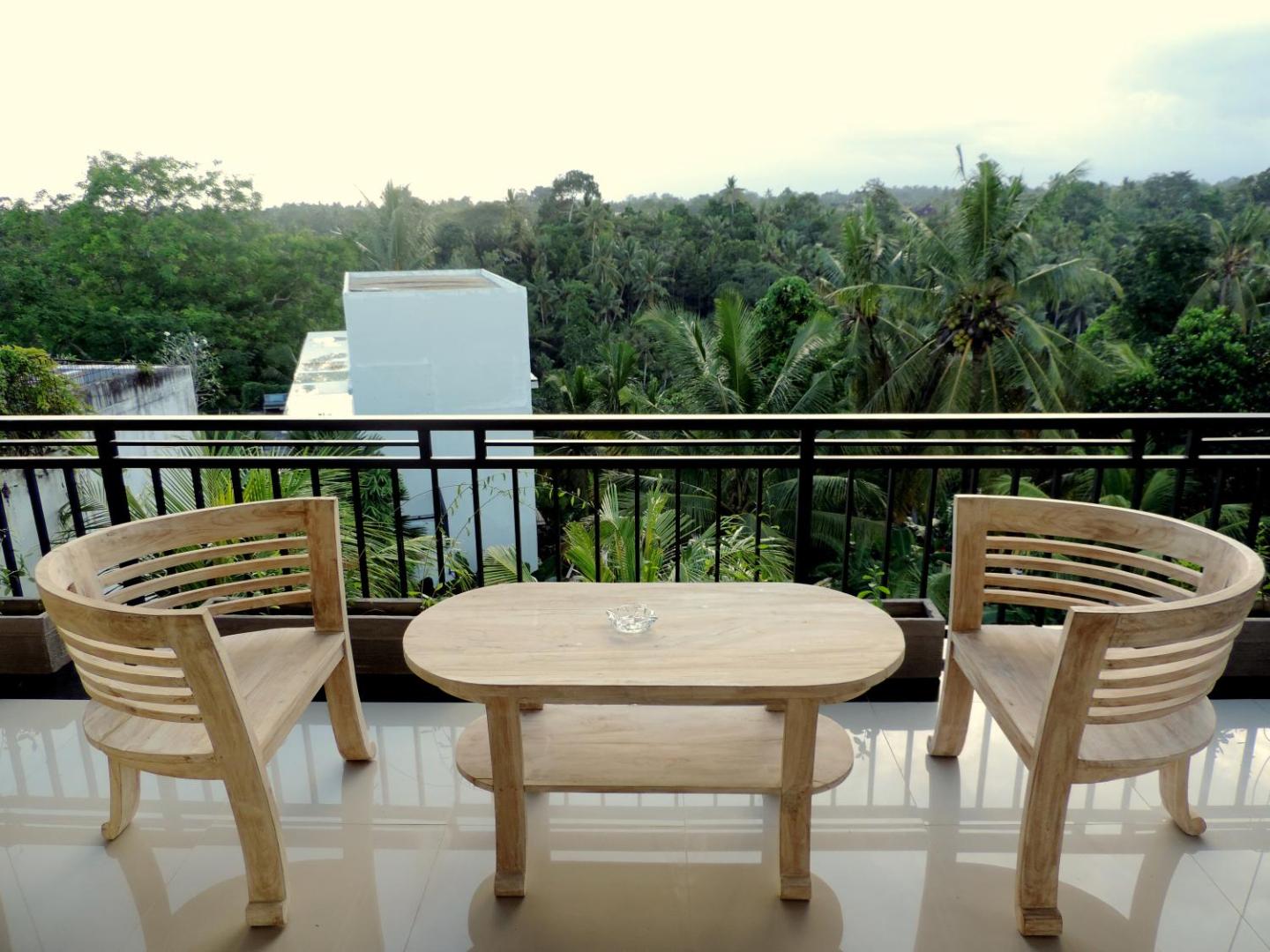 Adi Bisma Inn