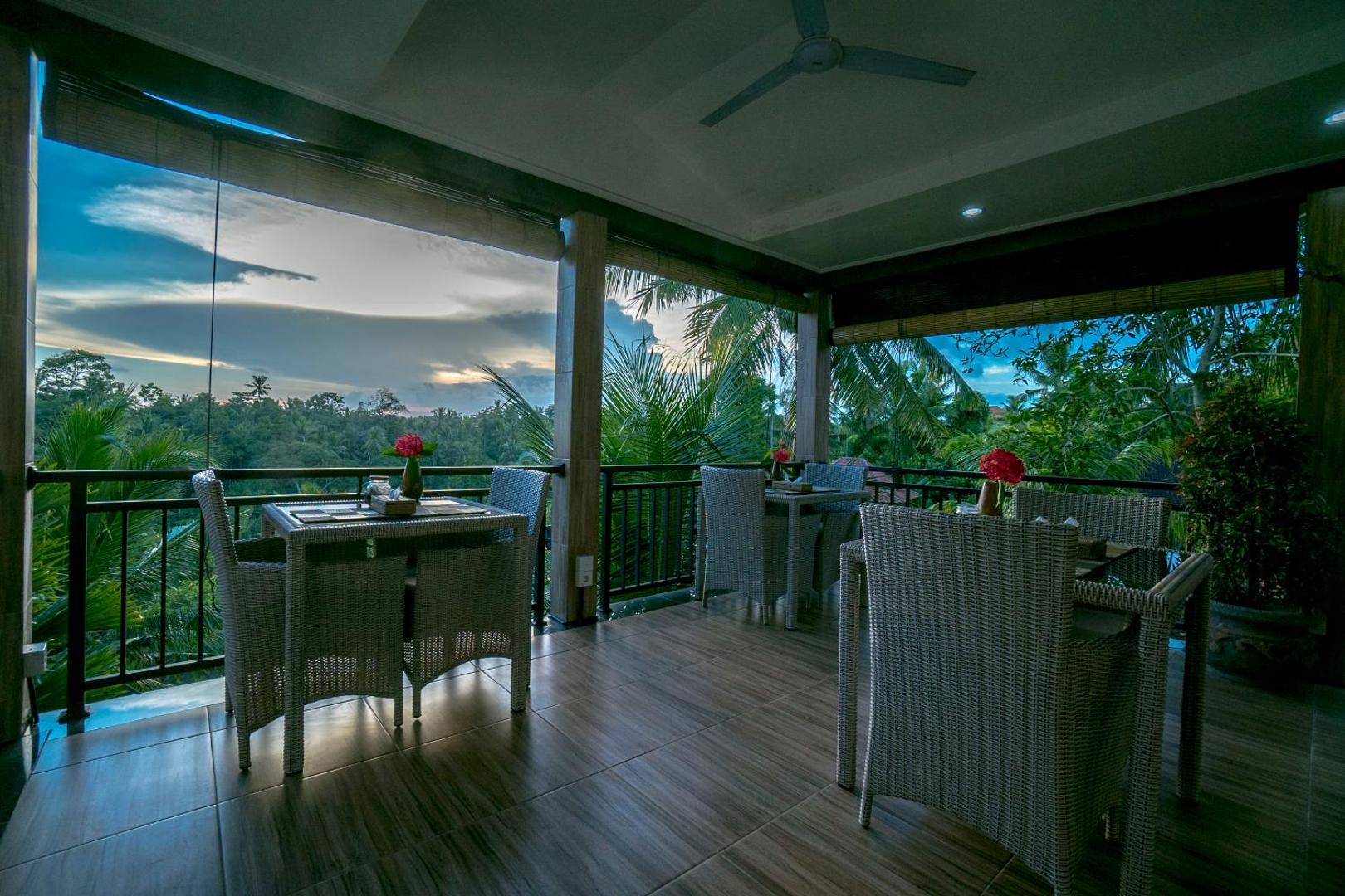 Adi Bisma Inn
