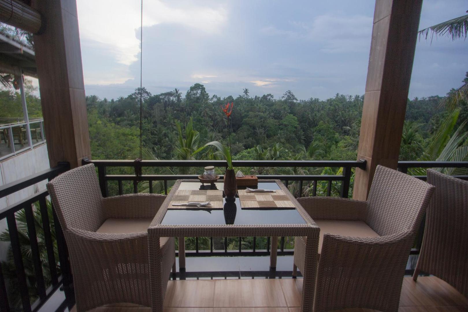 Adi Bisma Inn