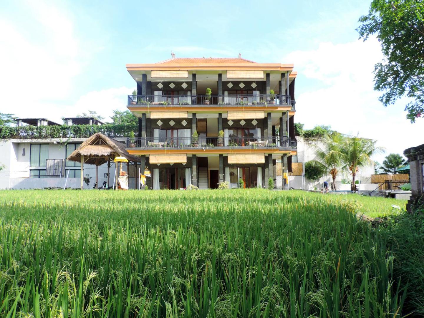 Adi Bisma Inn