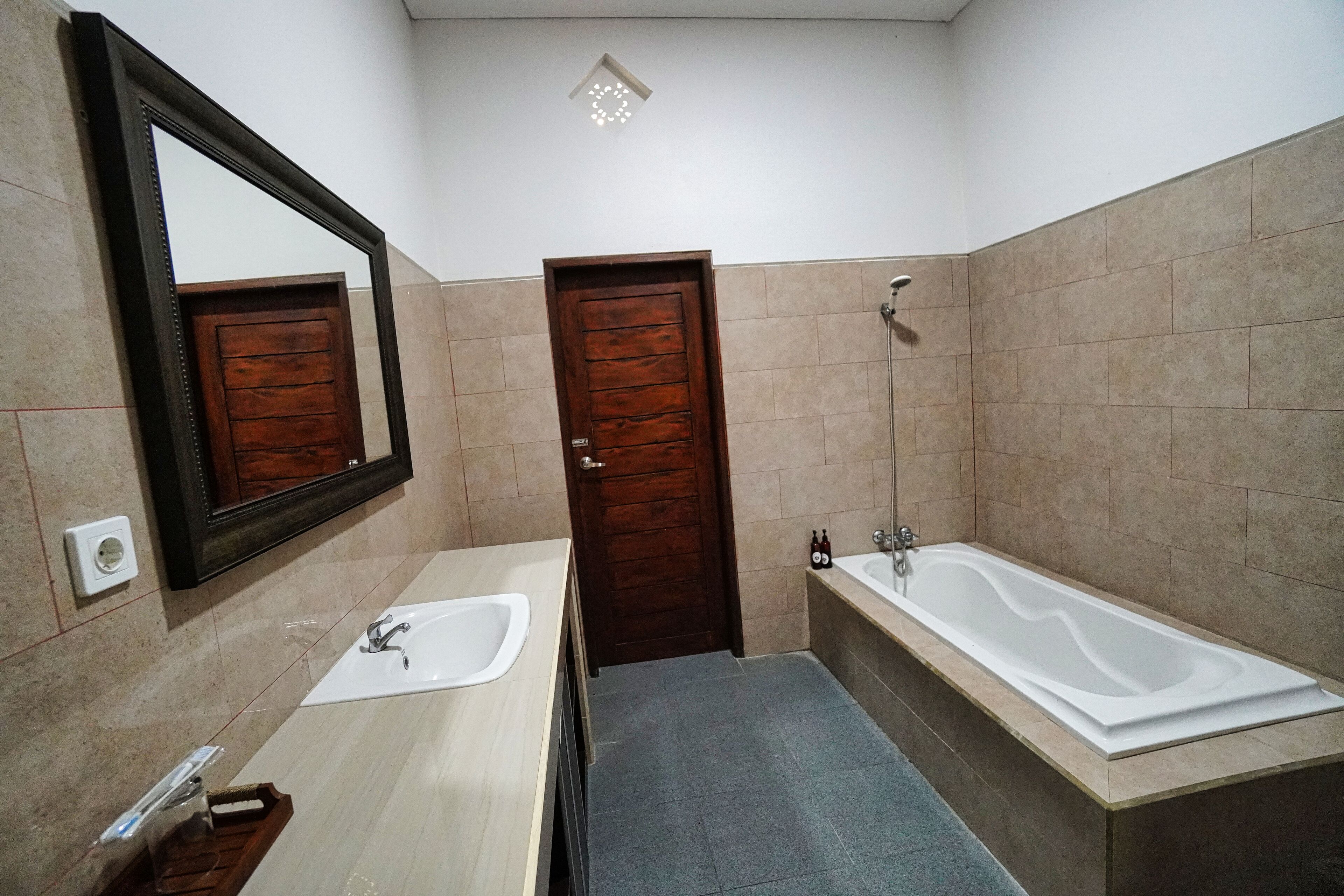 Adil Villa & Guest House