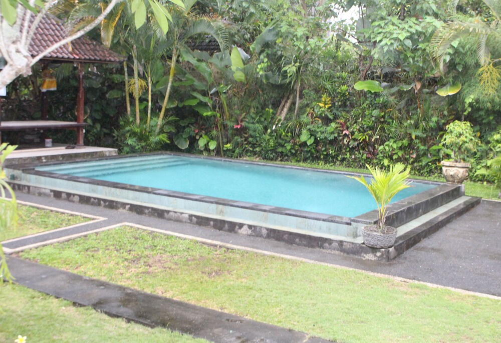 Alit Bungalow