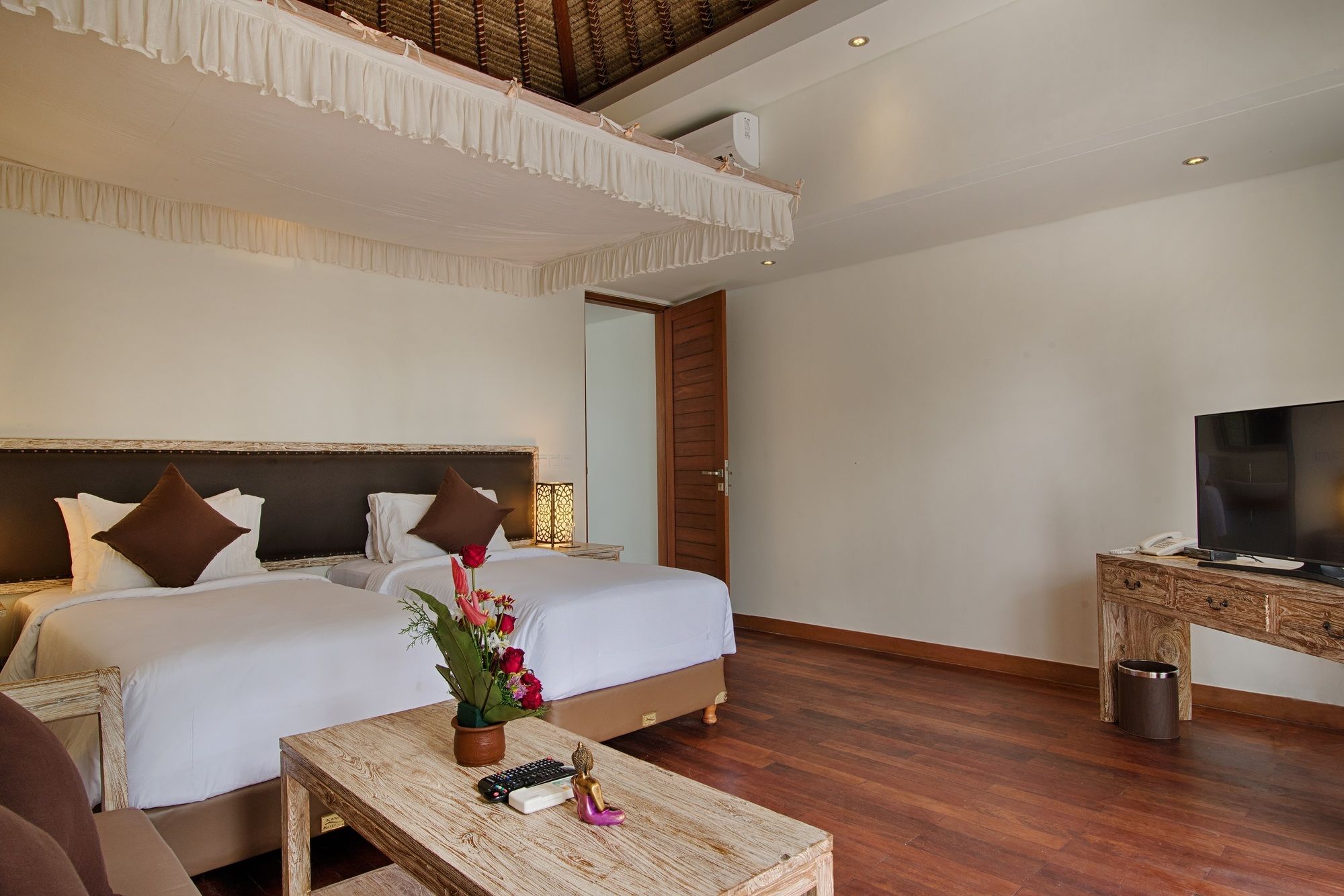 Anusara Luxury Villas