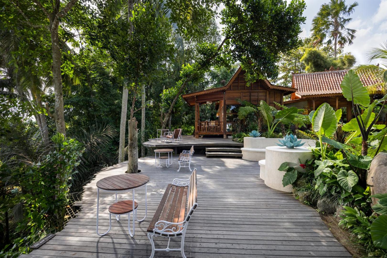 Berlima Wooden Lodge by Pramana Villas