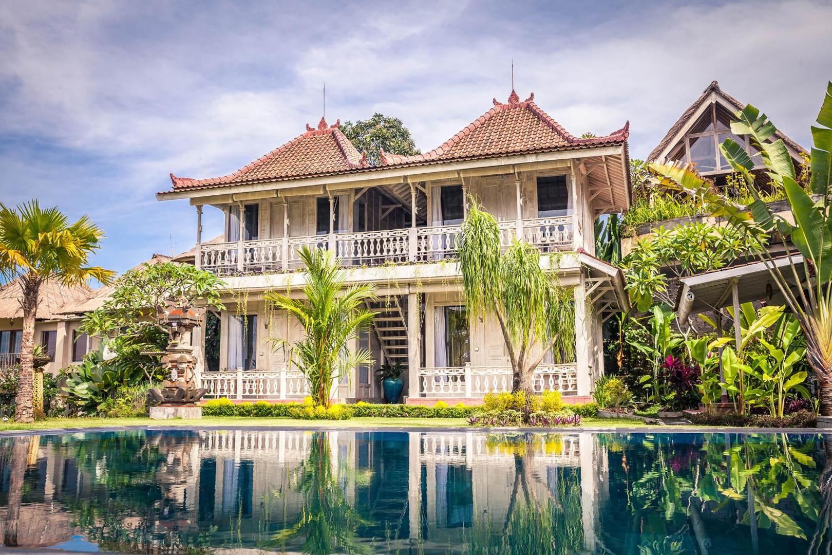 B Saya Villa