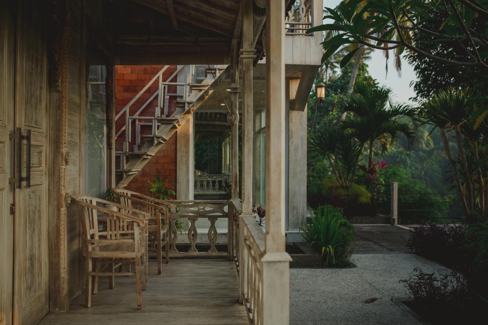 B Saya Villa