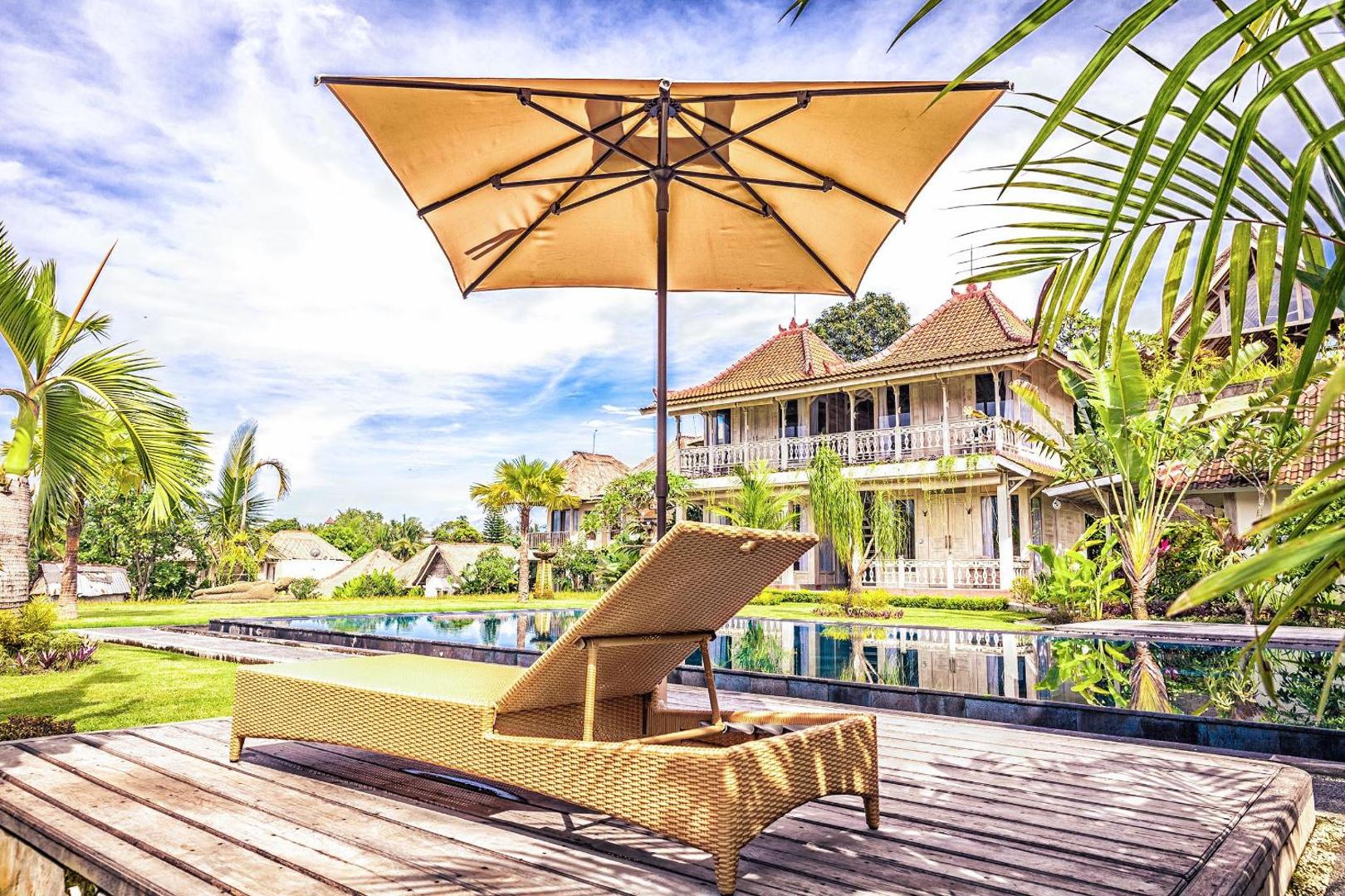 B Saya Villa