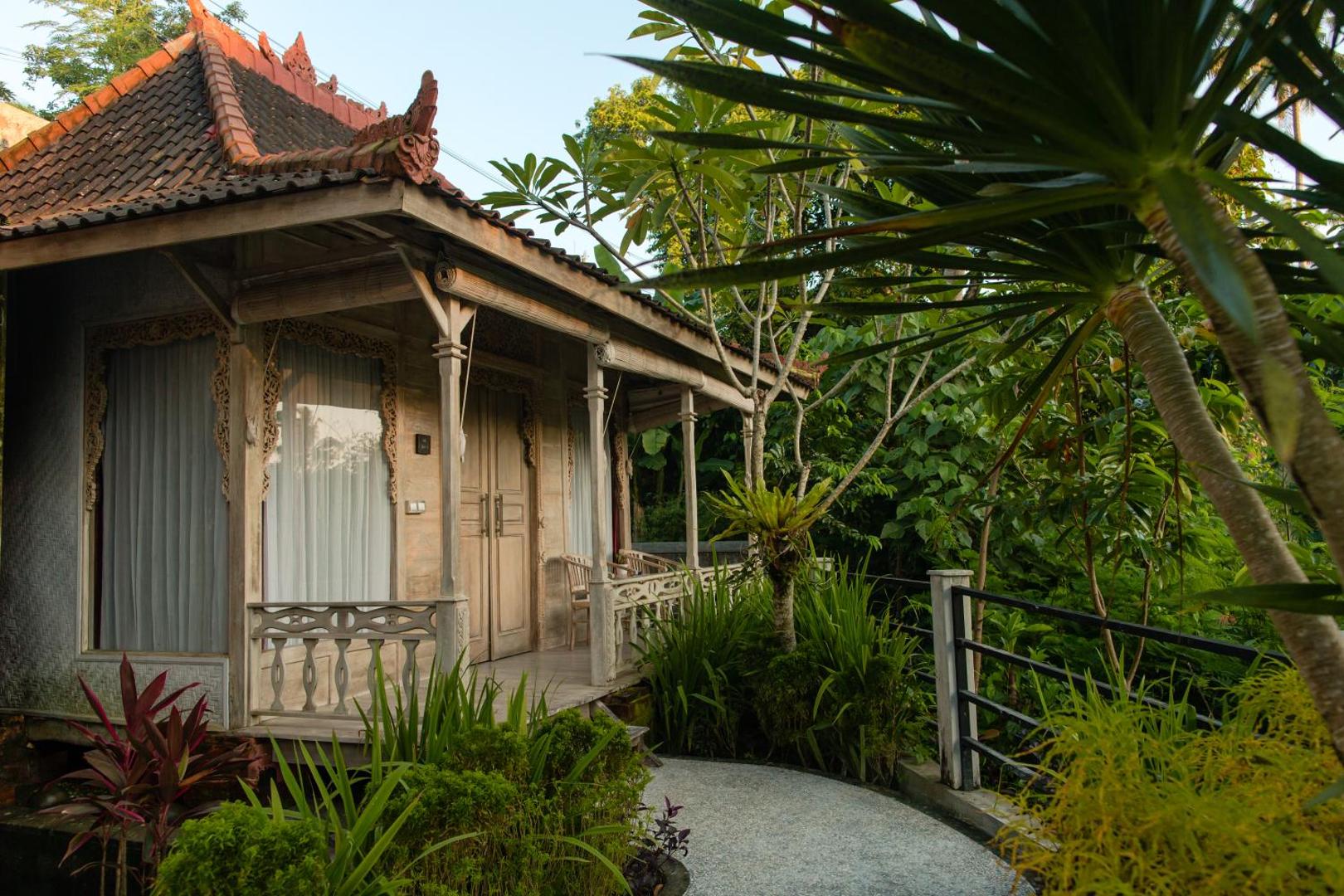 B Saya Villa