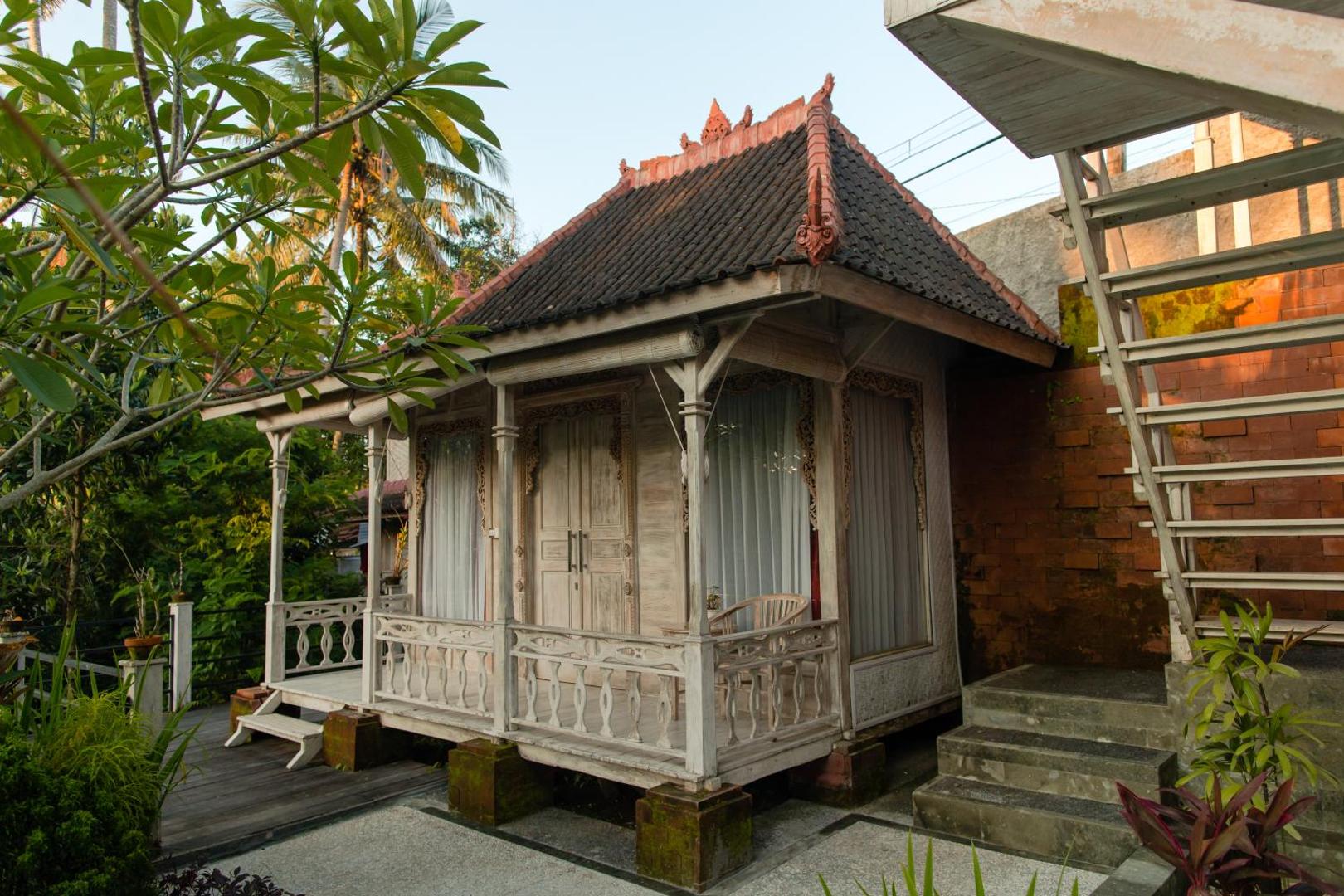 B Saya Villa