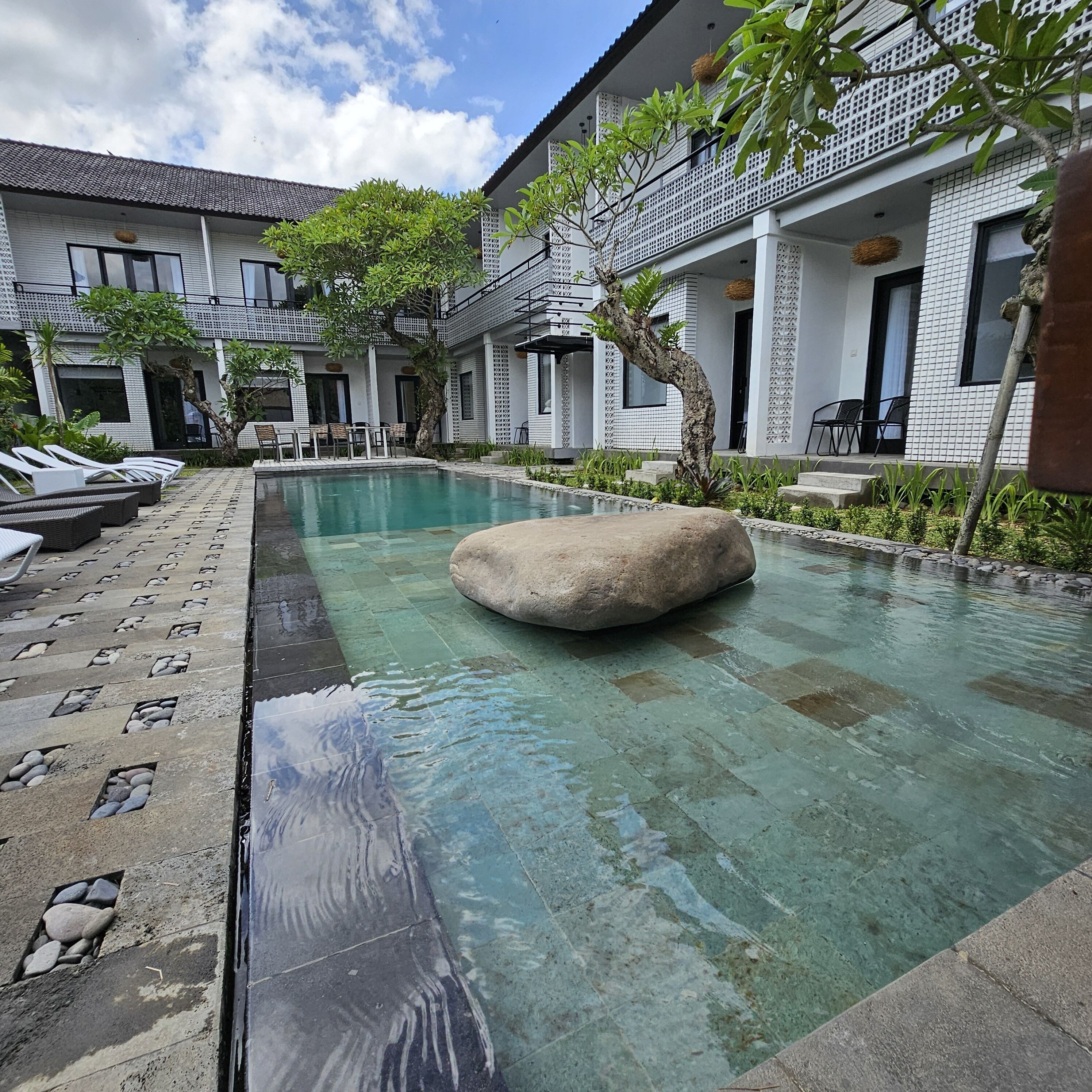 Chandi Hotel