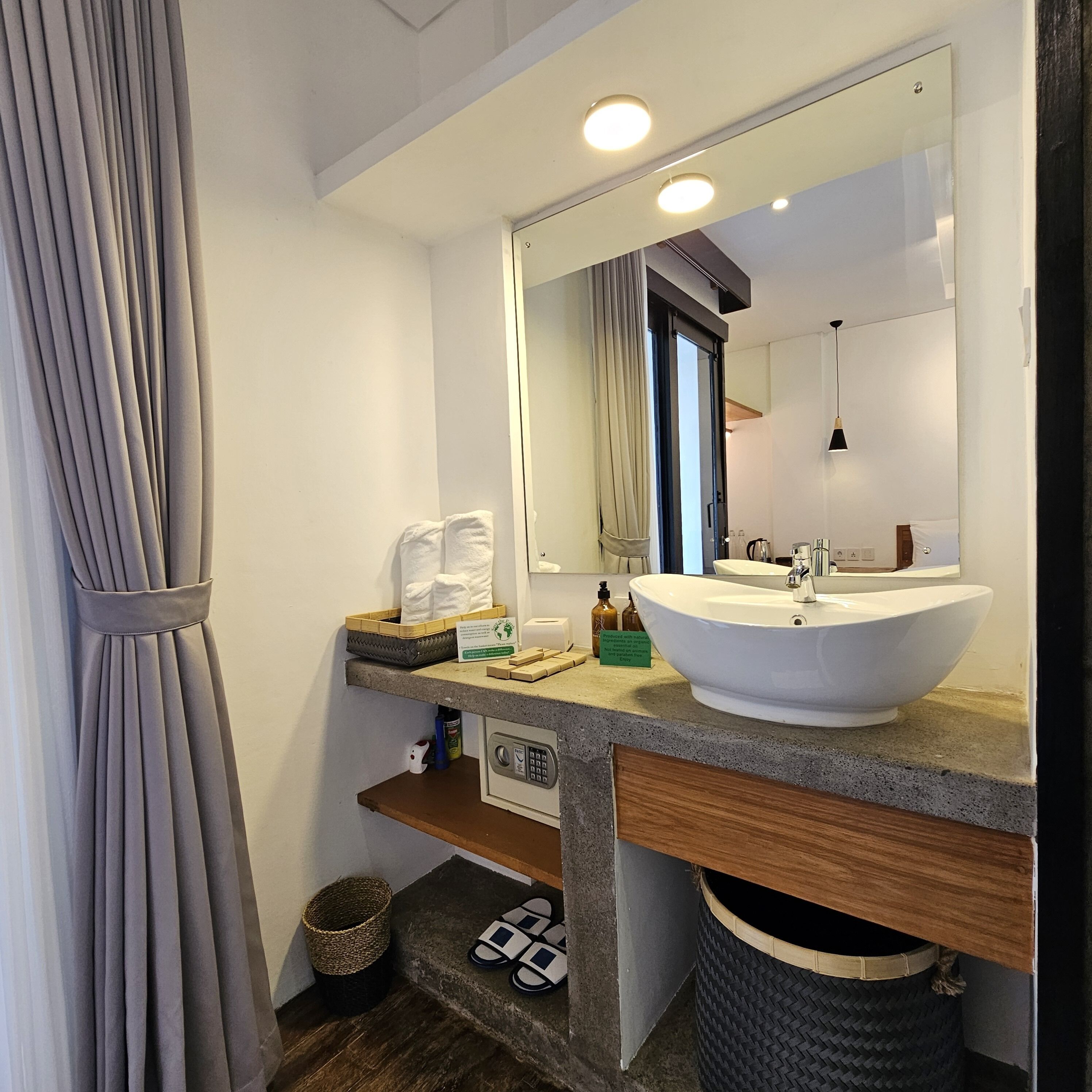 Chandi Hotel