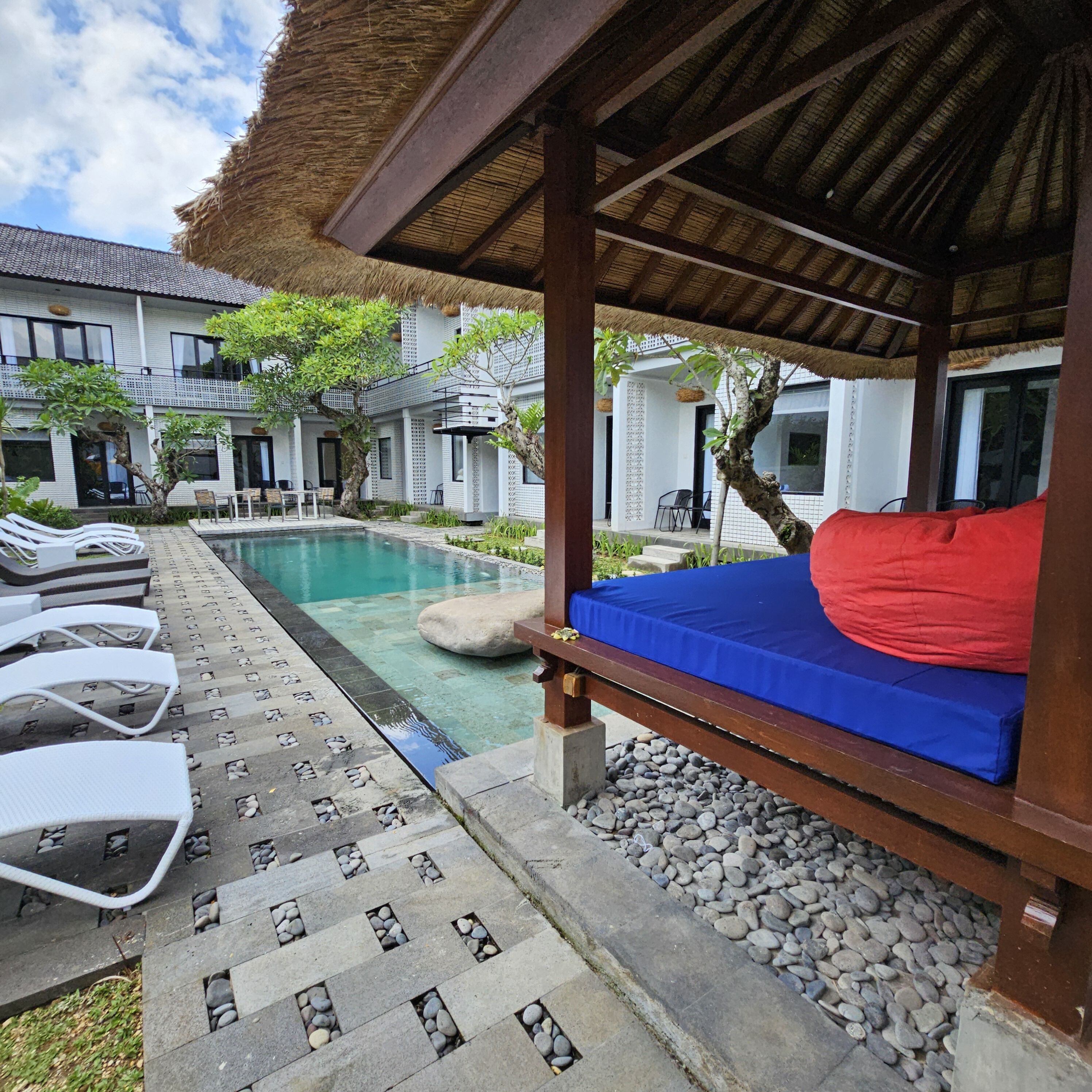 Chandi Hotel