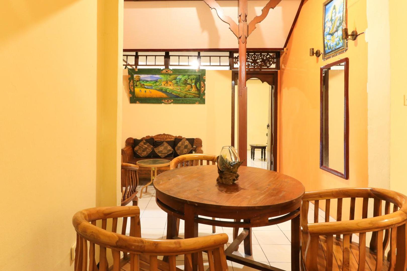 Downtown Monkey Forest Hostel