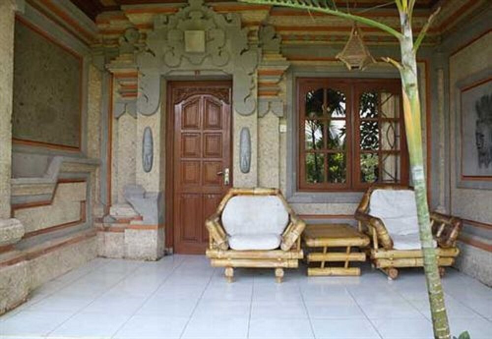 Gustis Garden 2 Guest House