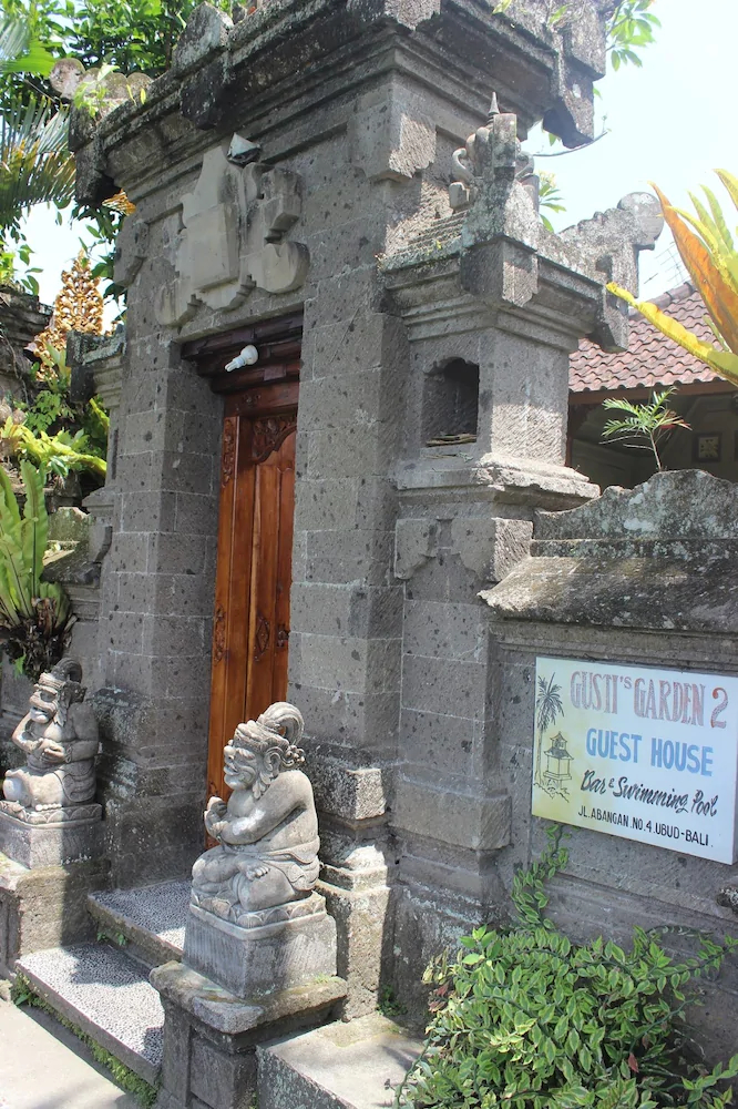 Gustis Garden 2 Guest House