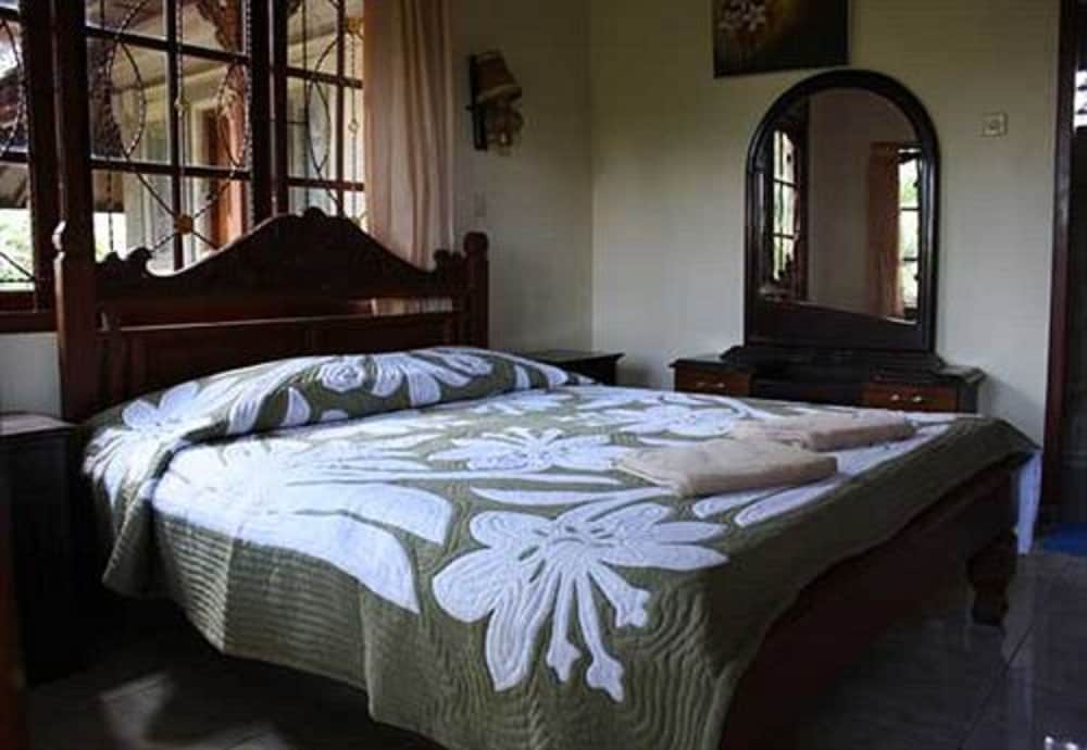 Gustis Garden 2 Guest House