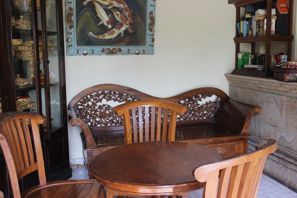 Gustis Garden 2 Guest House