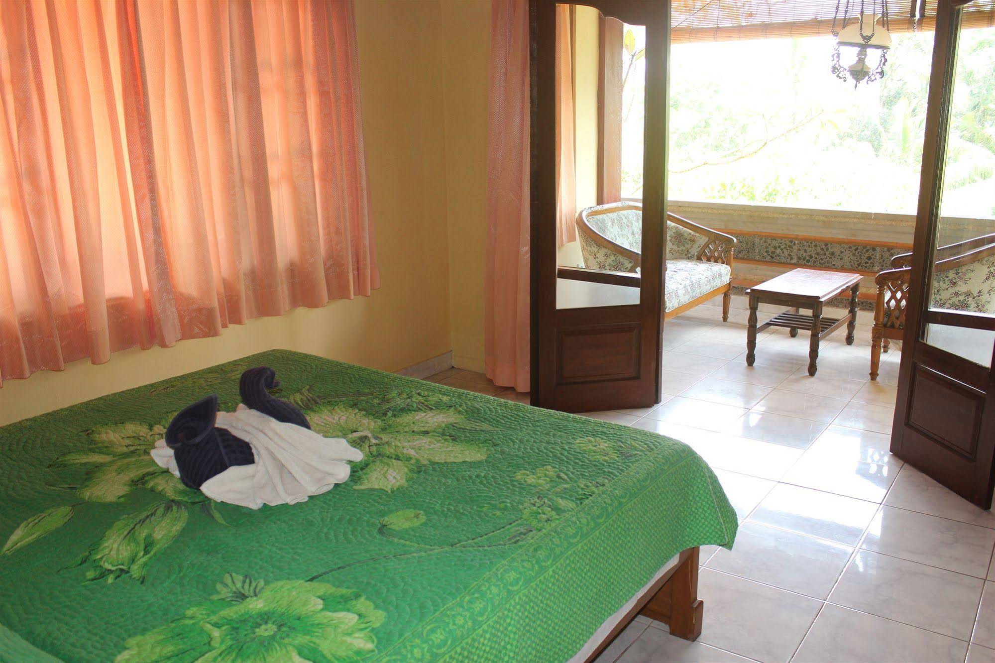 Gustis Garden Bungalows