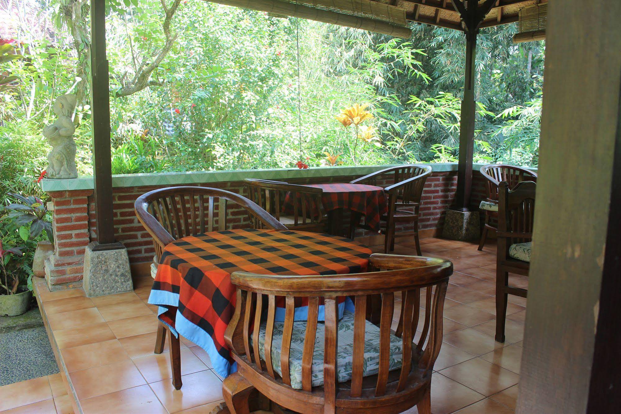 Gustis Garden Bungalows