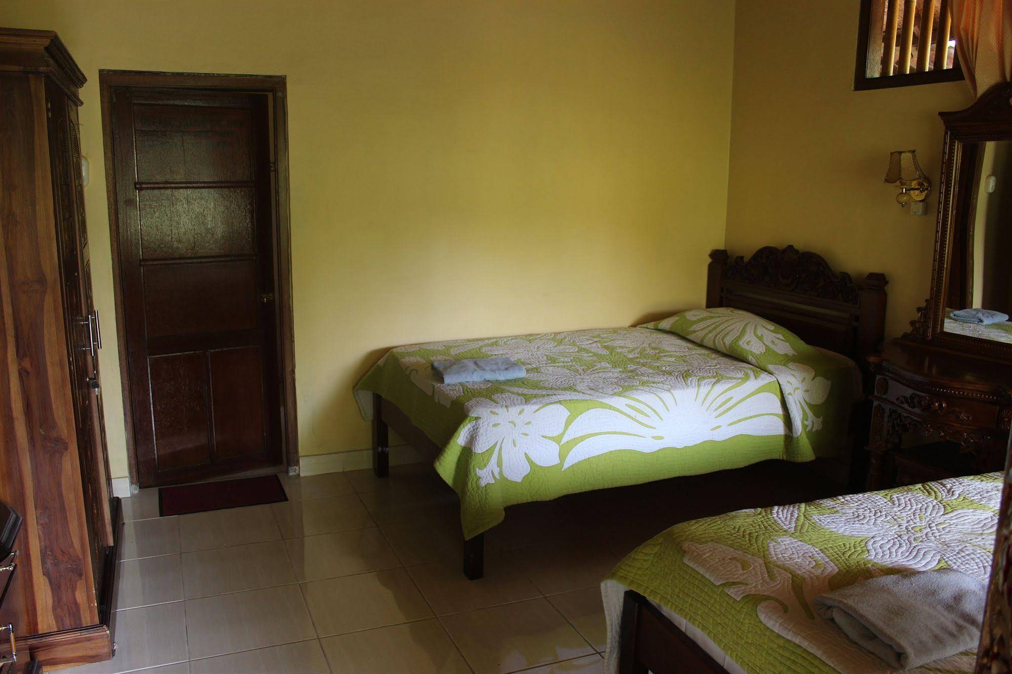 Gustis Garden Bungalows
