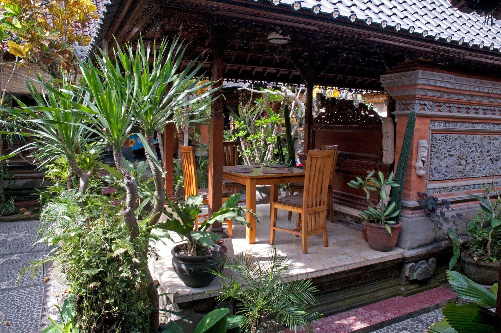 Gustis Garden Bungalows