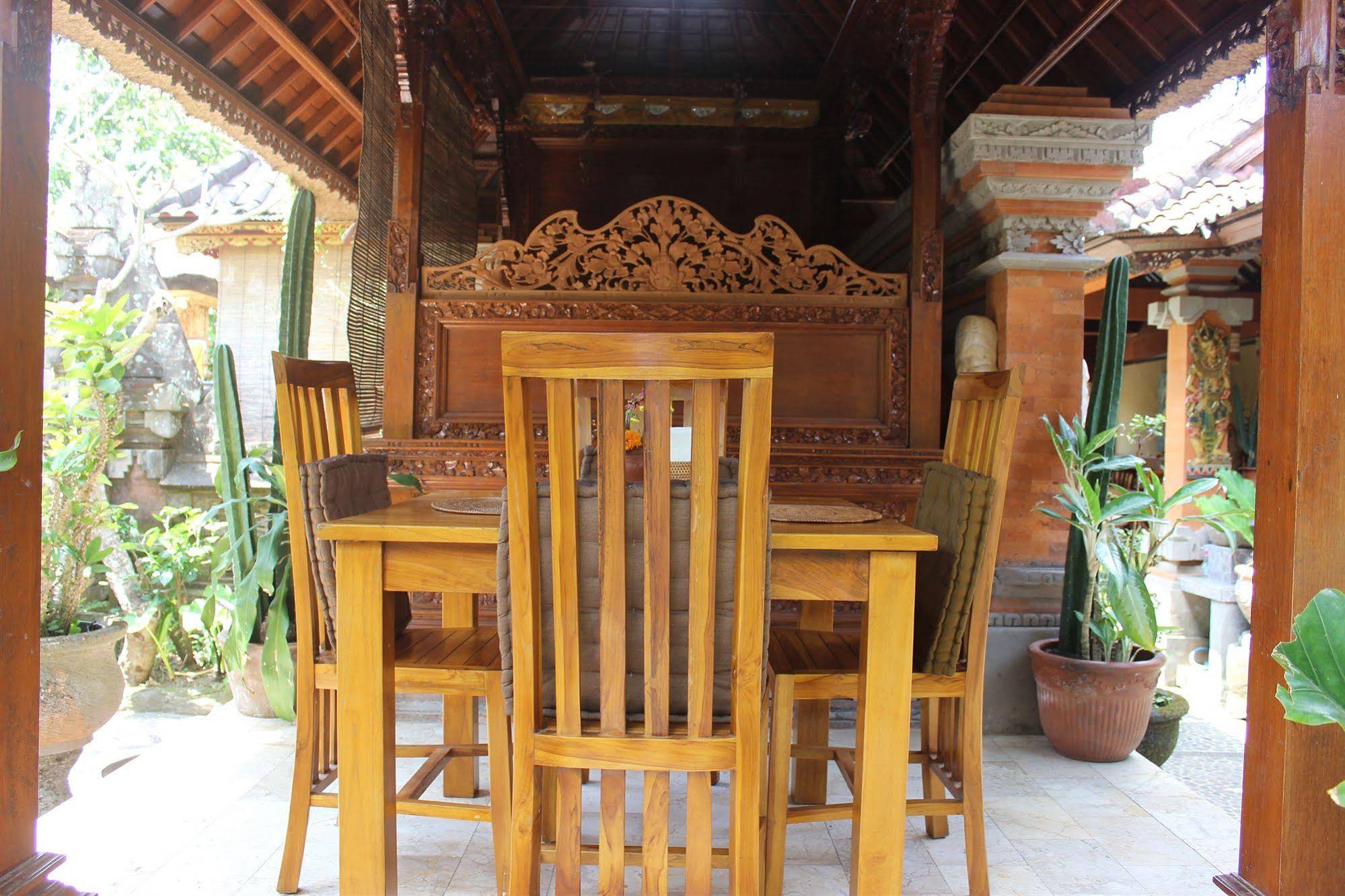 Gustis Garden Bungalows