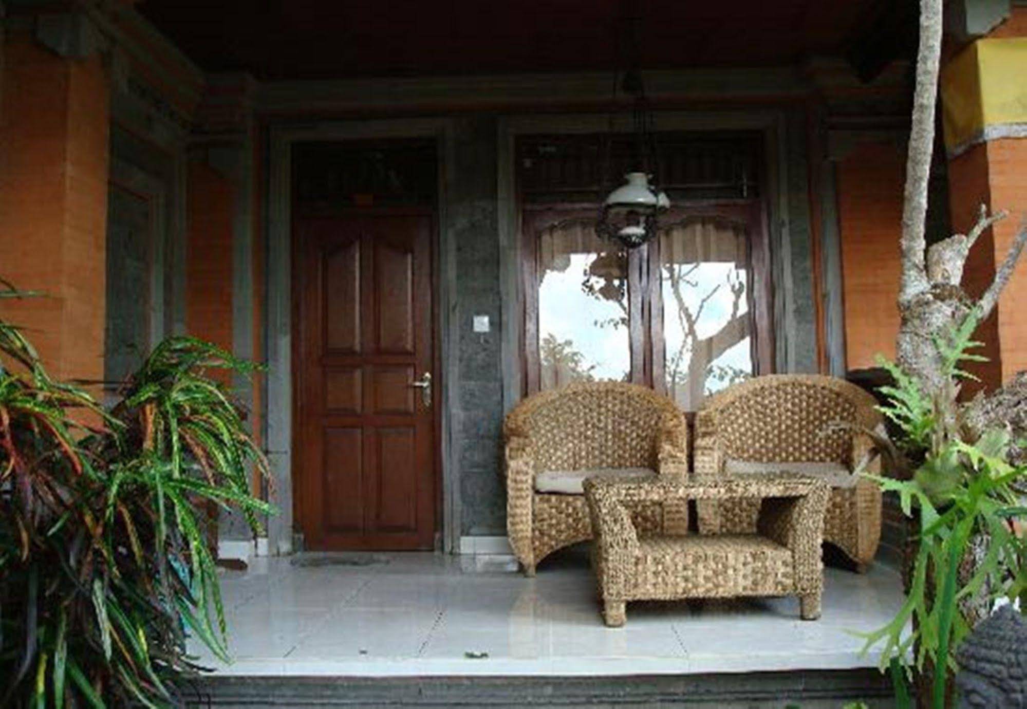 Gustis Garden Bungalows