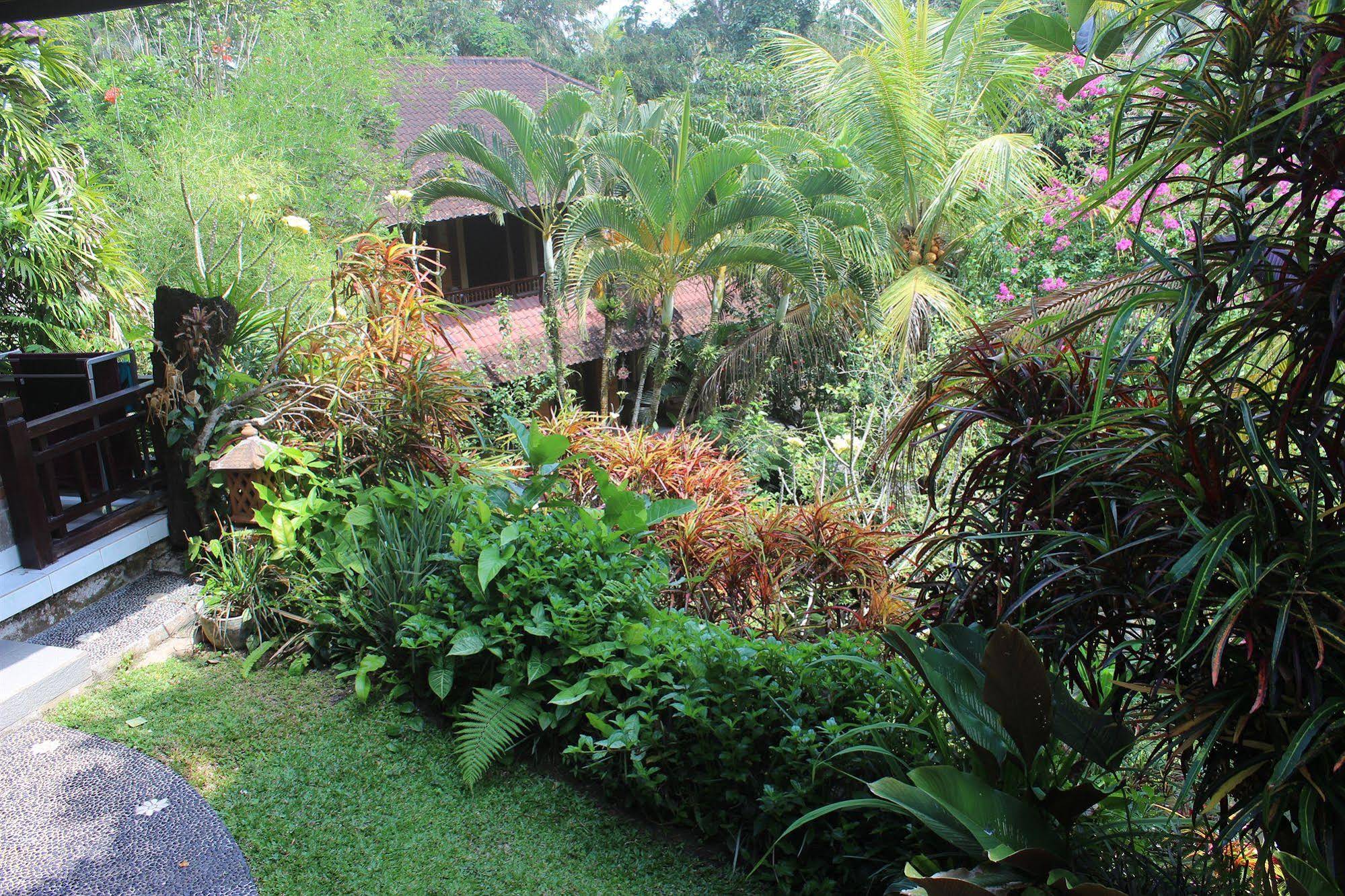 Gustis Garden Bungalows