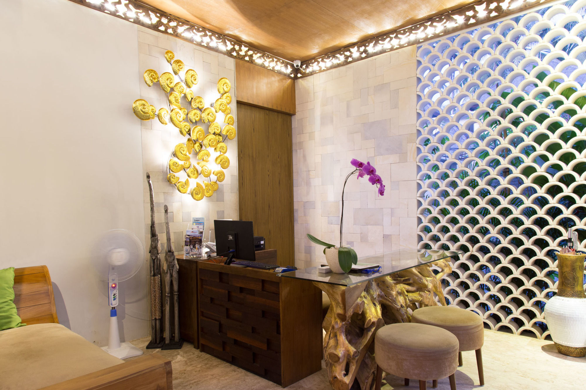 Kakul Villas & Suites