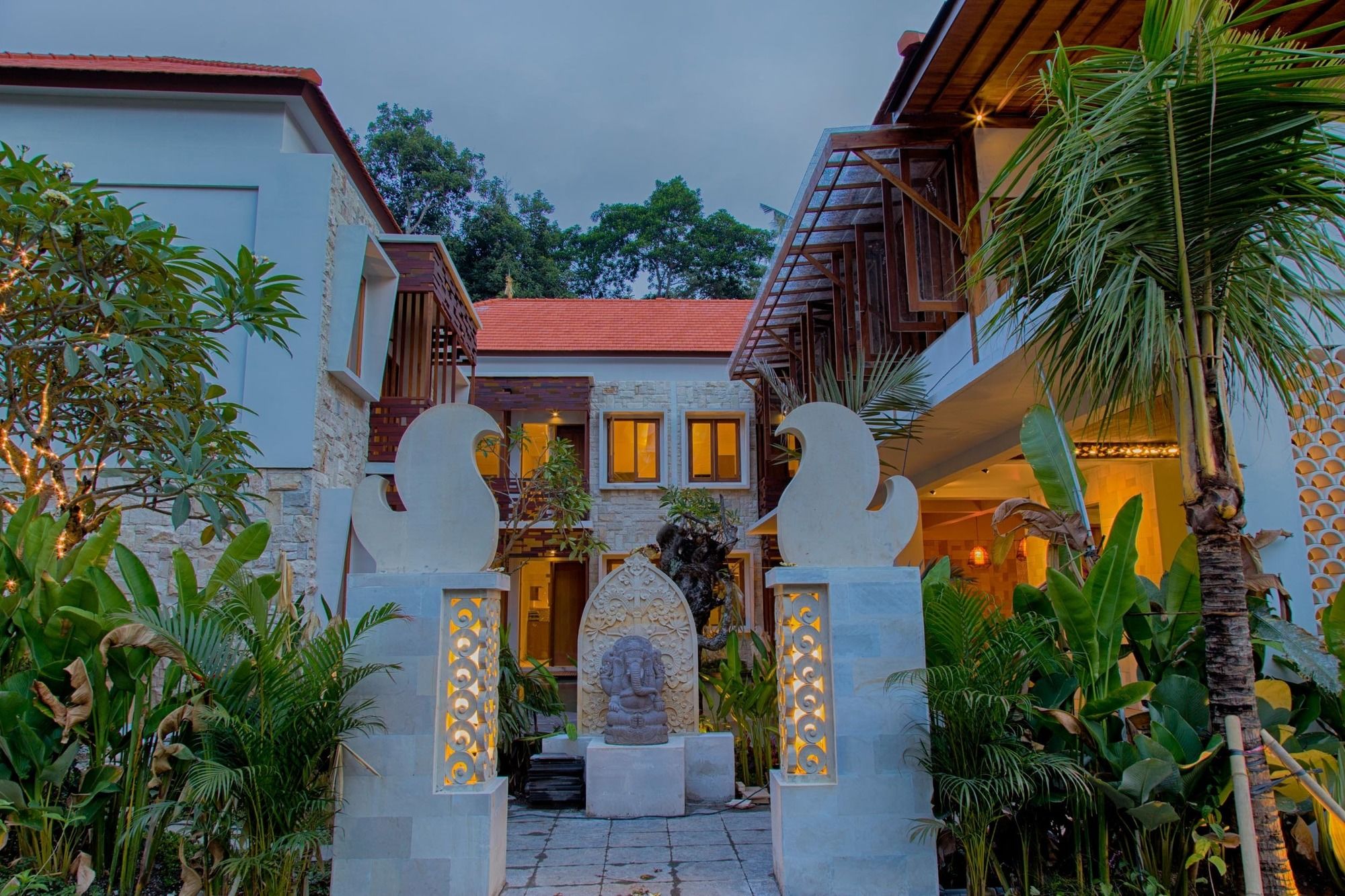 Kakul Villas & Suites