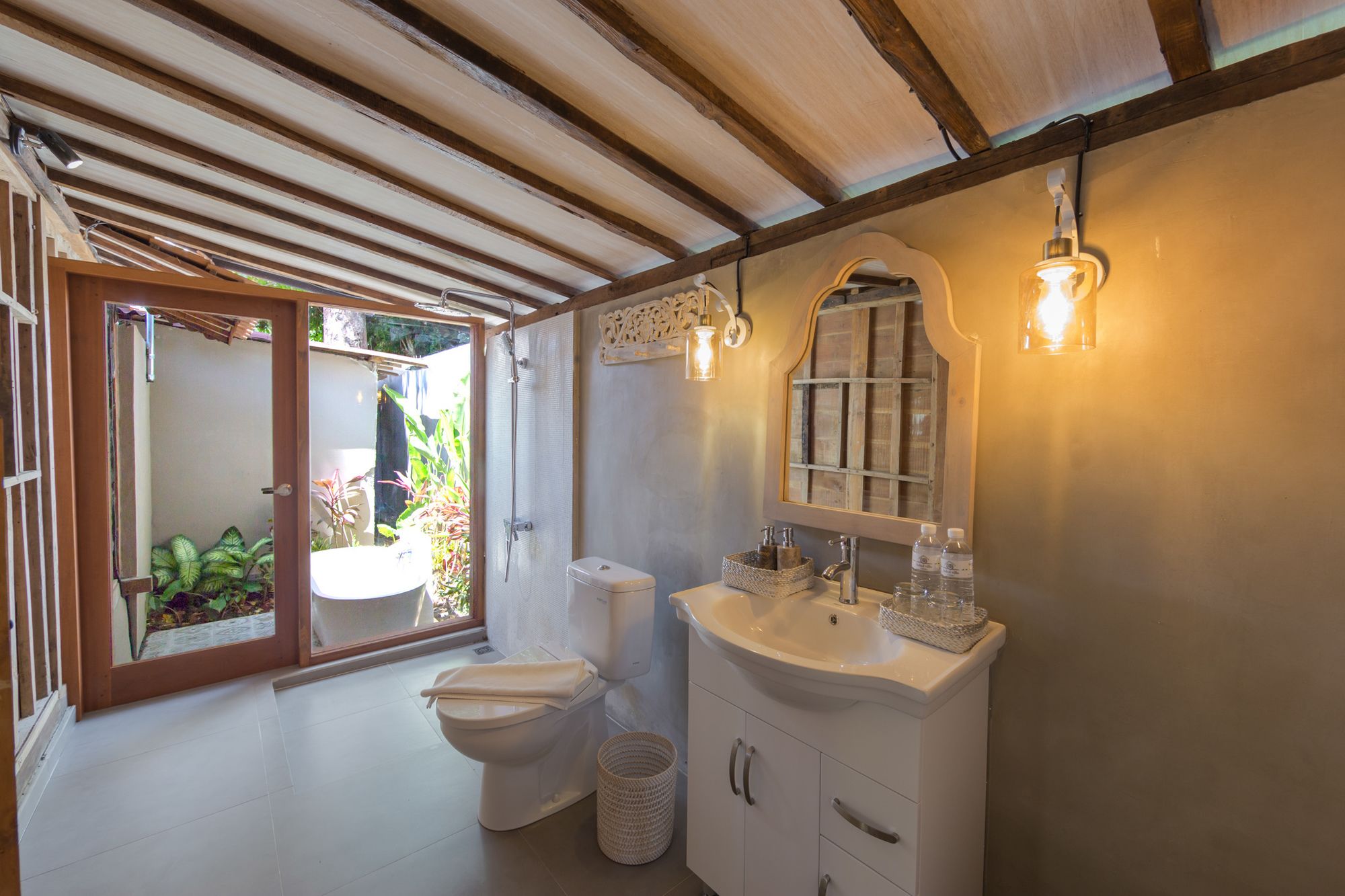Kakul Villas & Suites