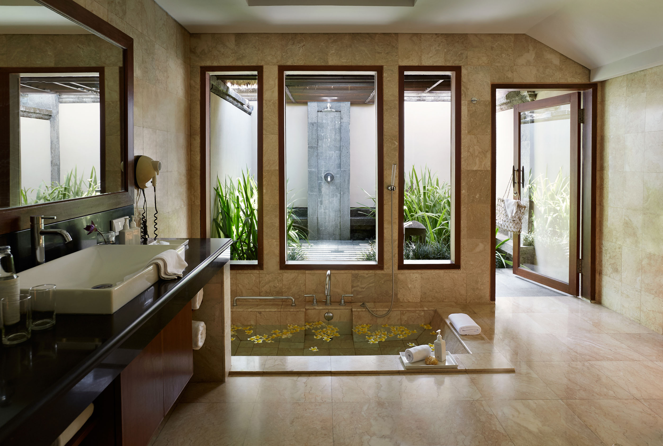 Kamandalu Resort & Spa