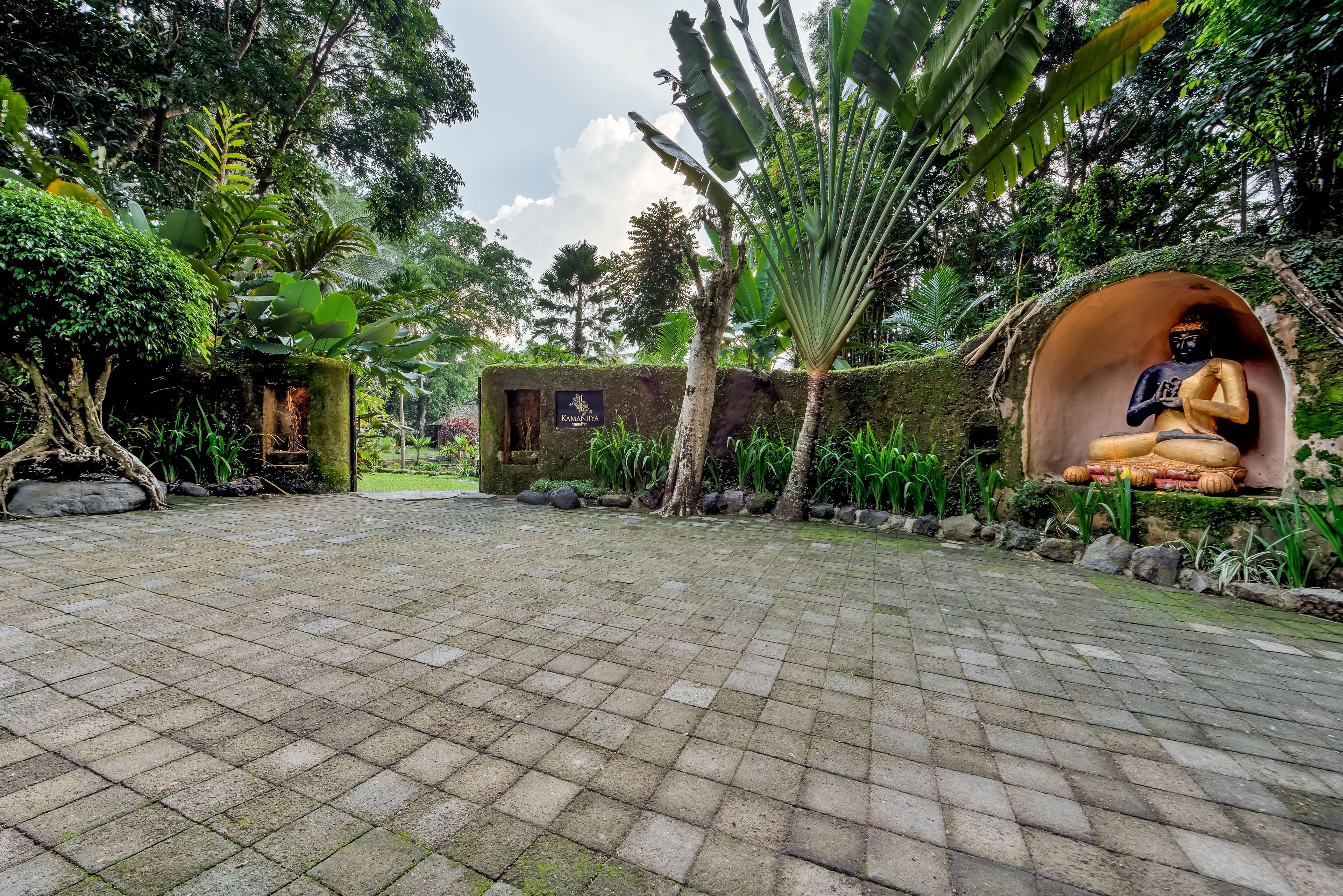 Kamaniiya River Villa