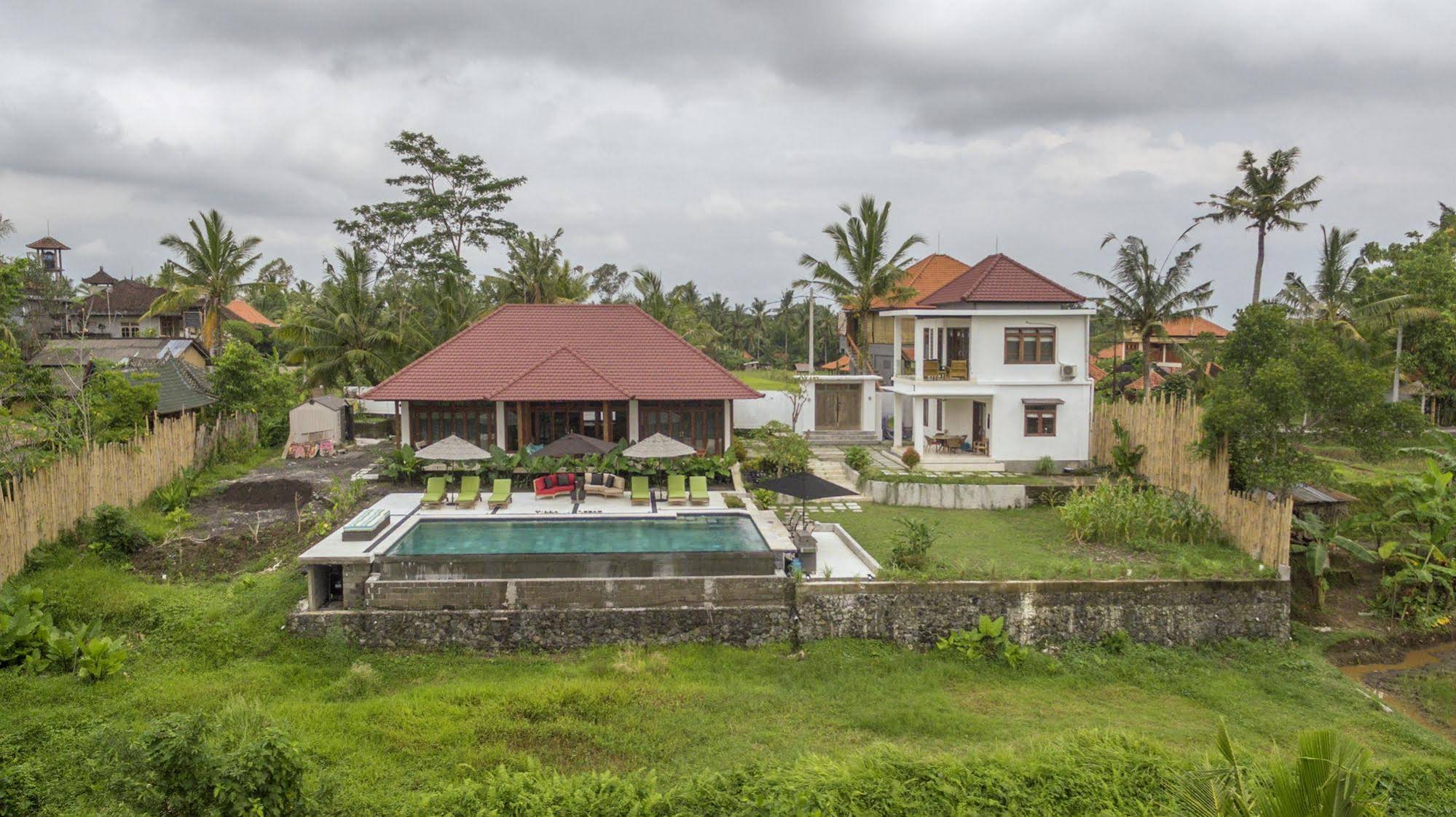 Lebah Villas