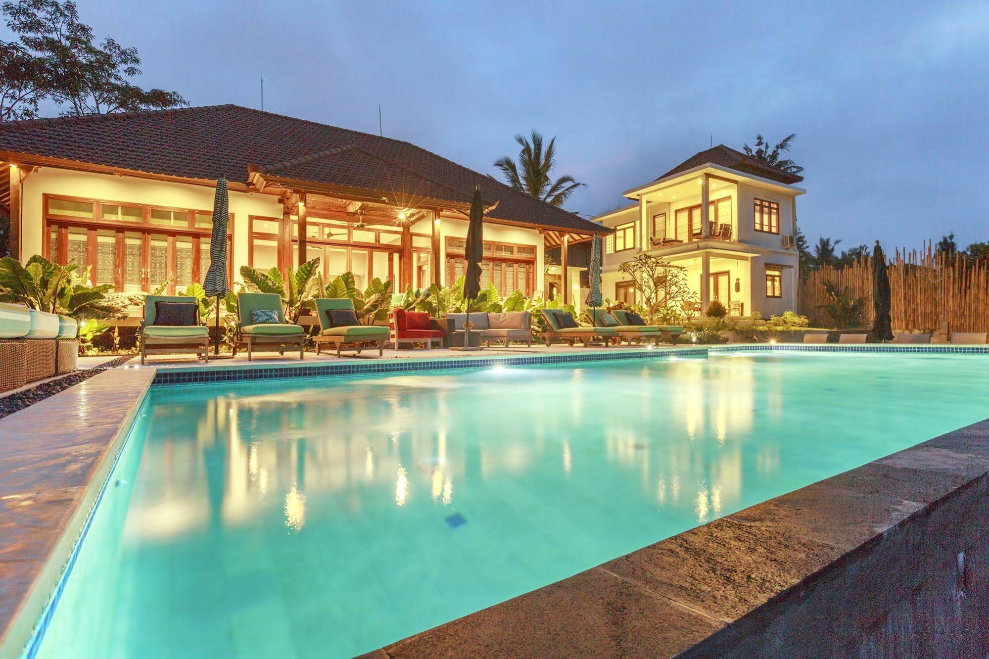 Lebah Villas