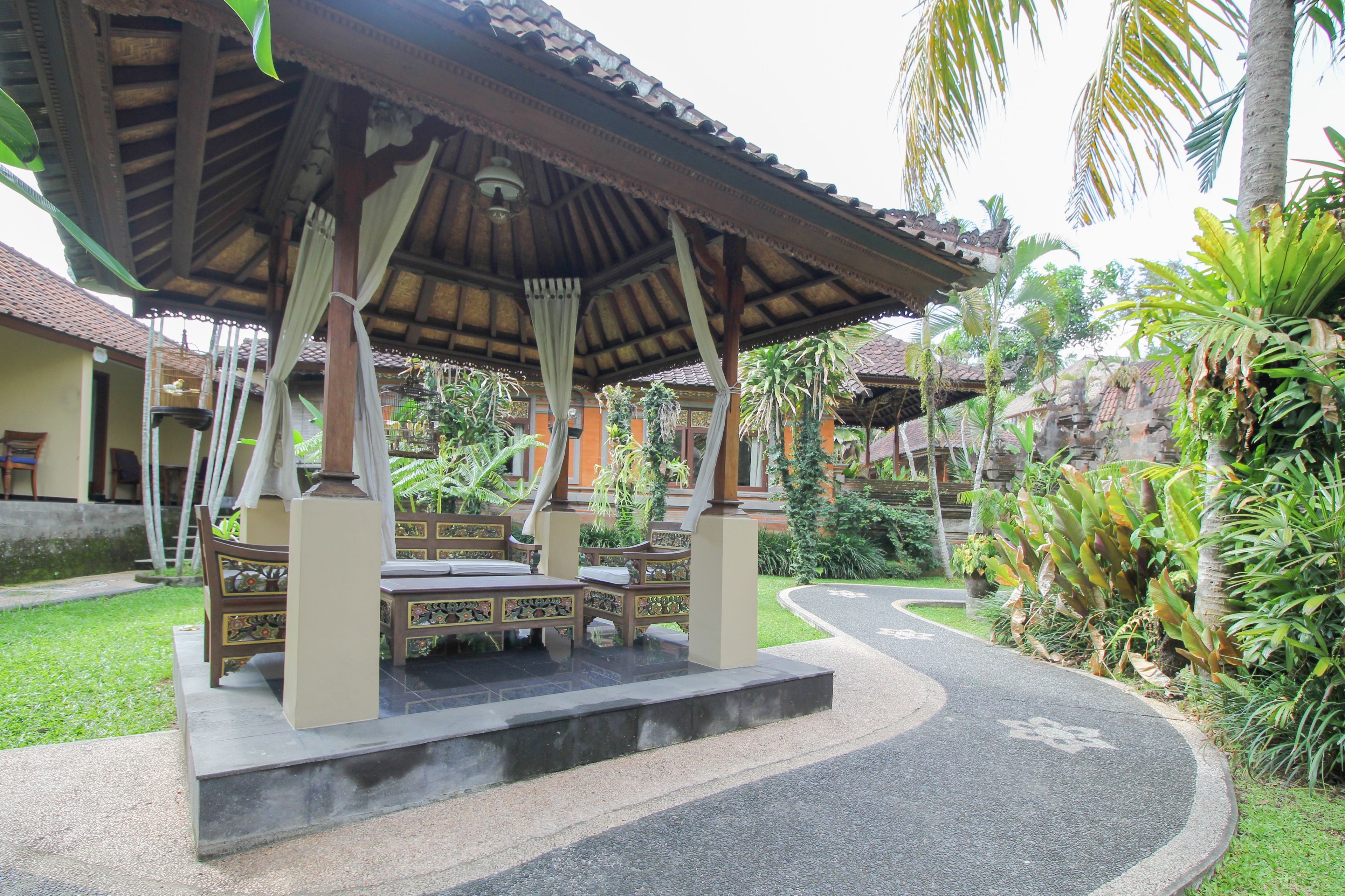 Lokasari Bungalows Spa & Gallery by Airy Rooms