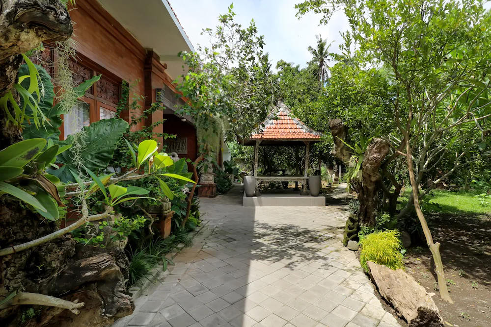 Men Bebas Residence by OYO Rooms