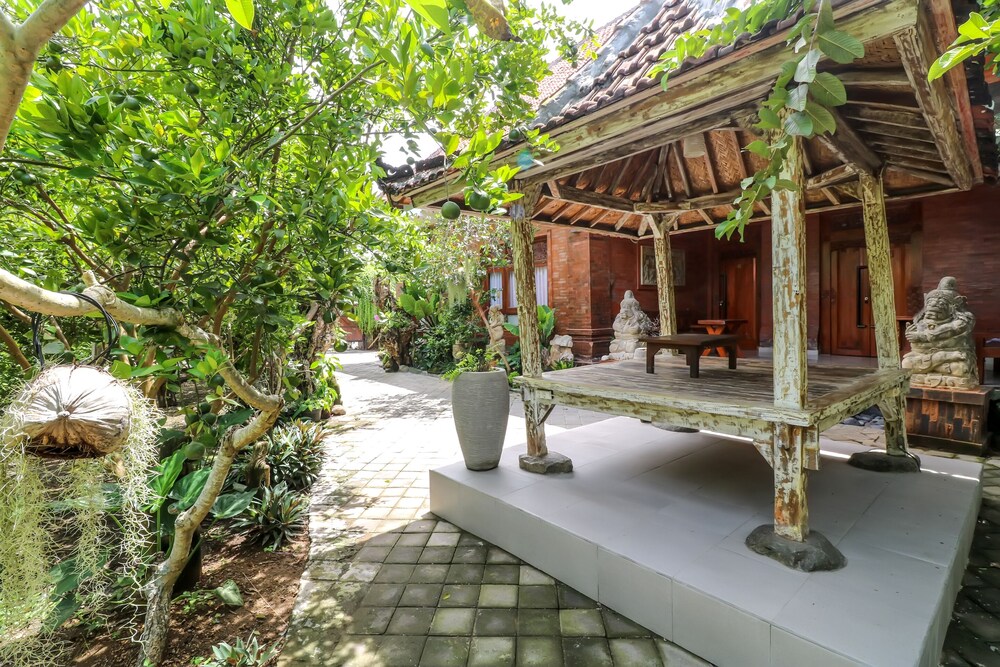 Men Bebas Residence by OYO Rooms
