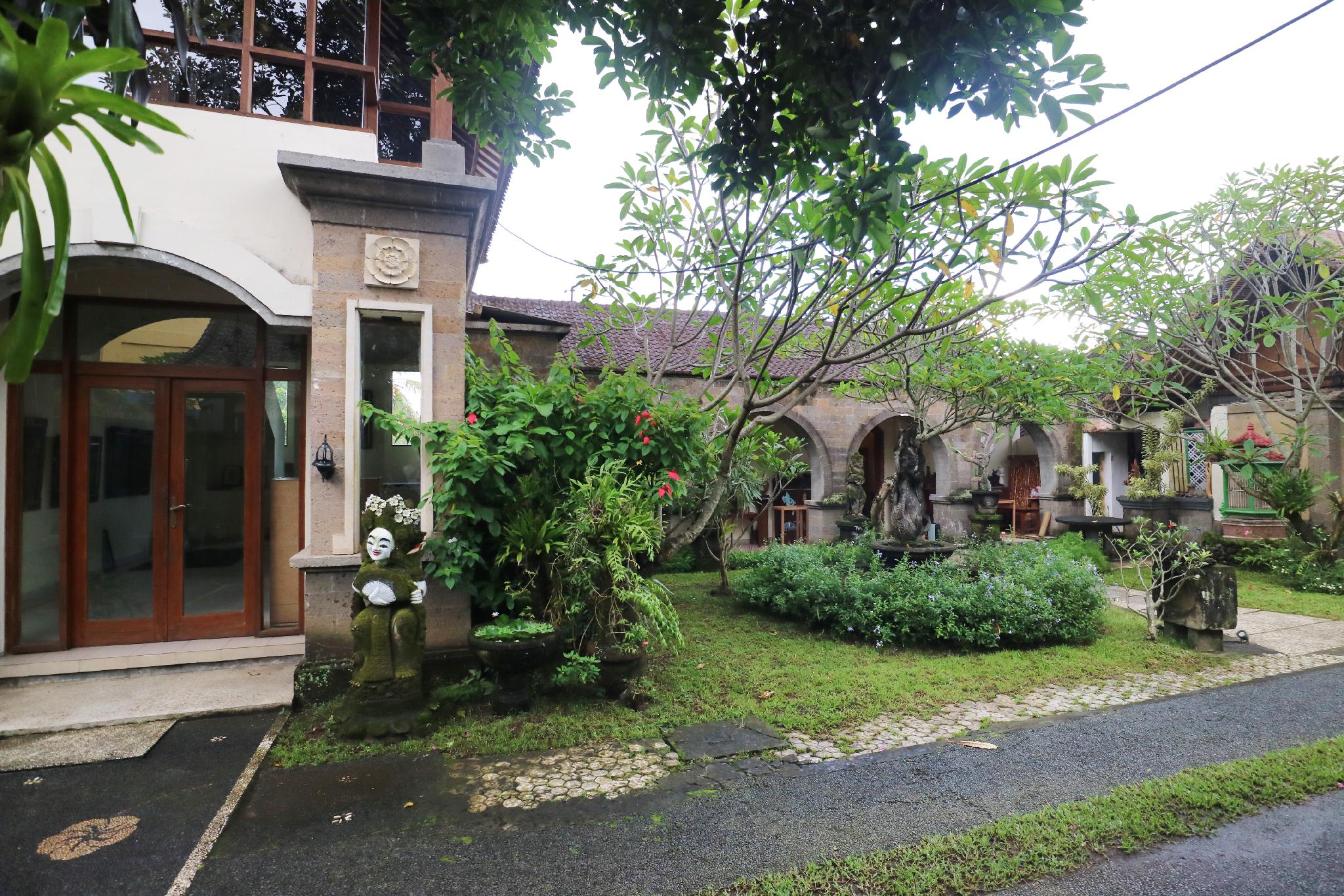 Oka Kartini Bungalows