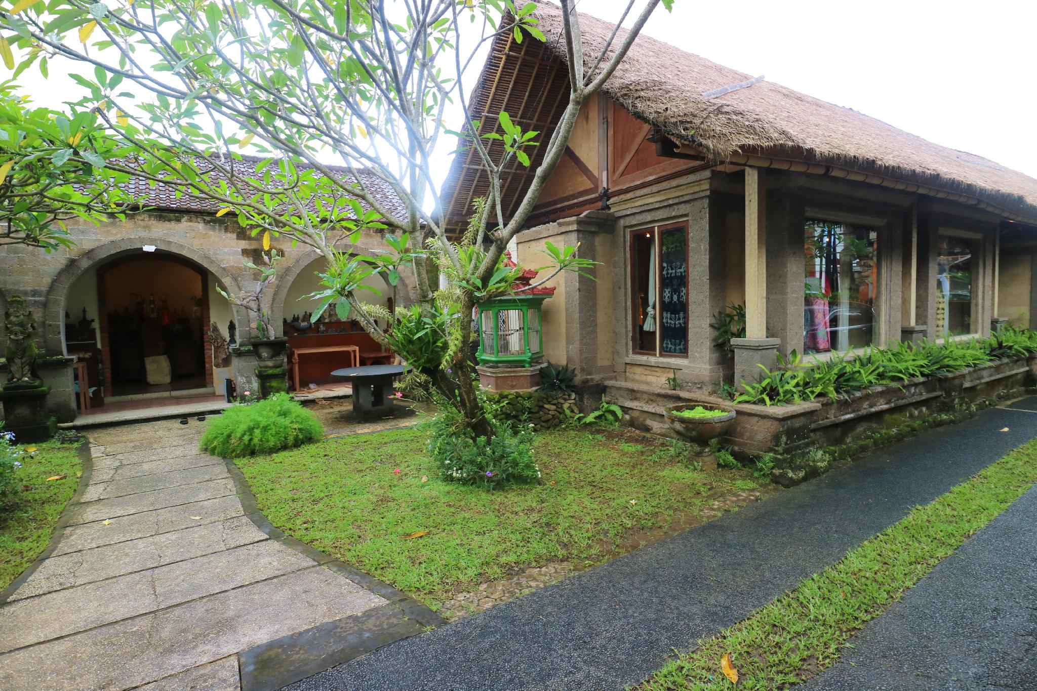 Oka Kartini Bungalows