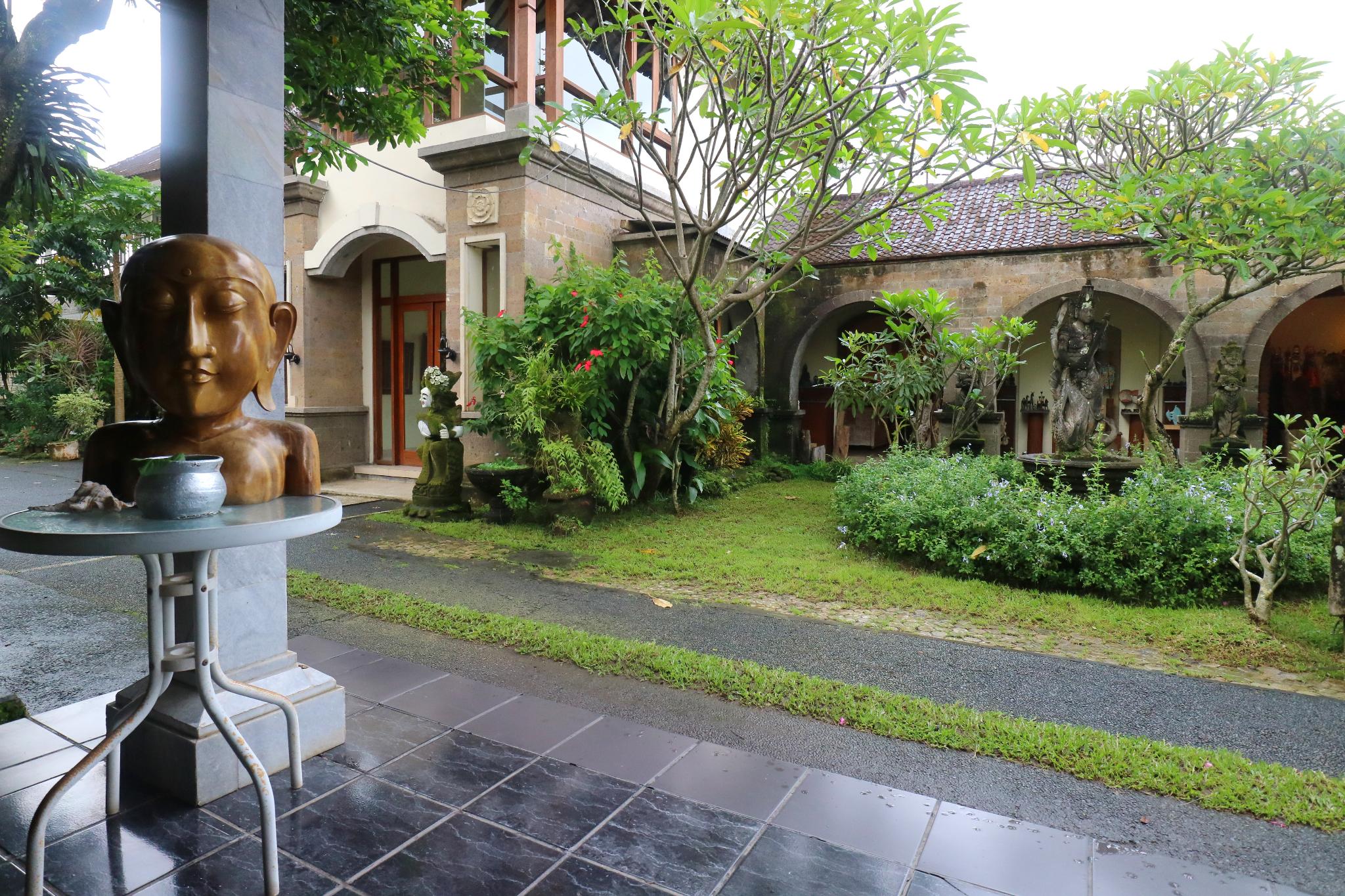 Oka Kartini Bungalows