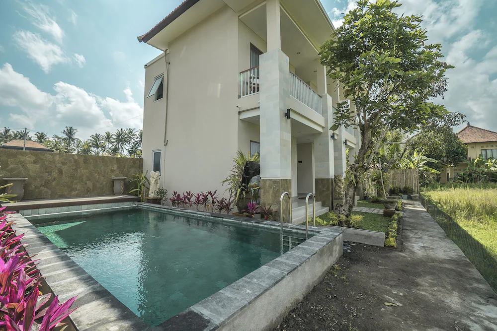 Putih DCarik Ubud