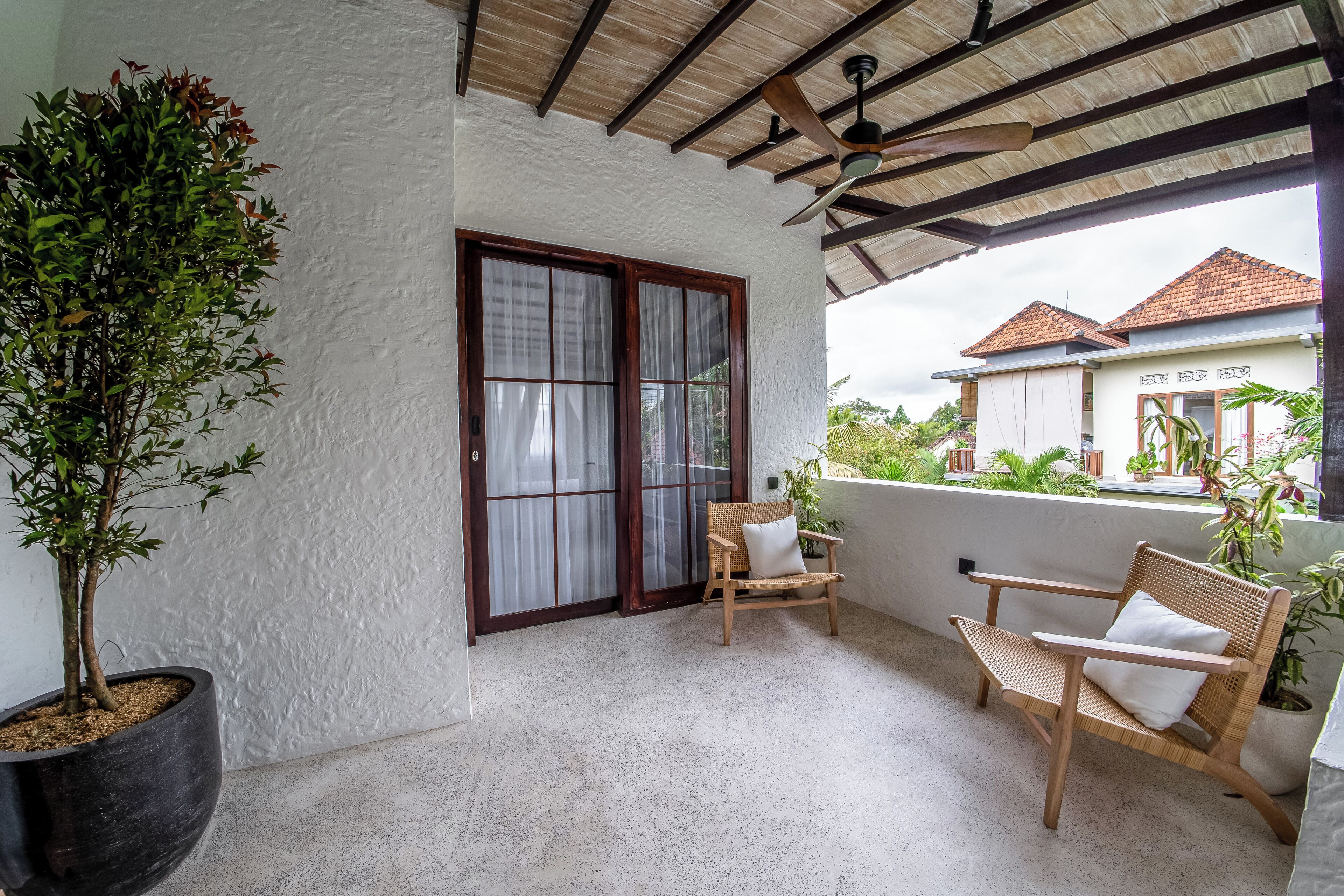 Putri Salju Villa by Evdekimi