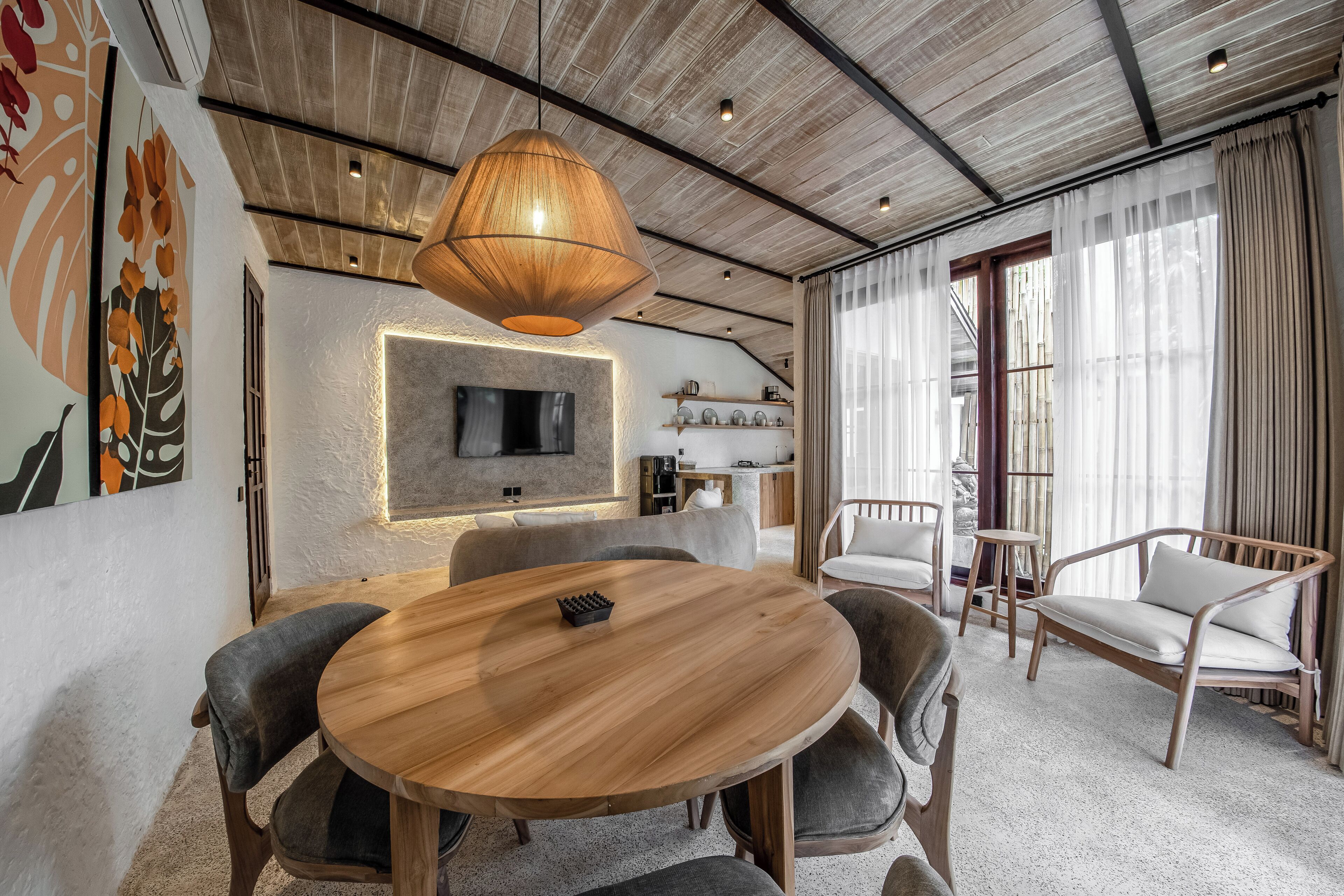 Putri Salju Villa by Evdekimi