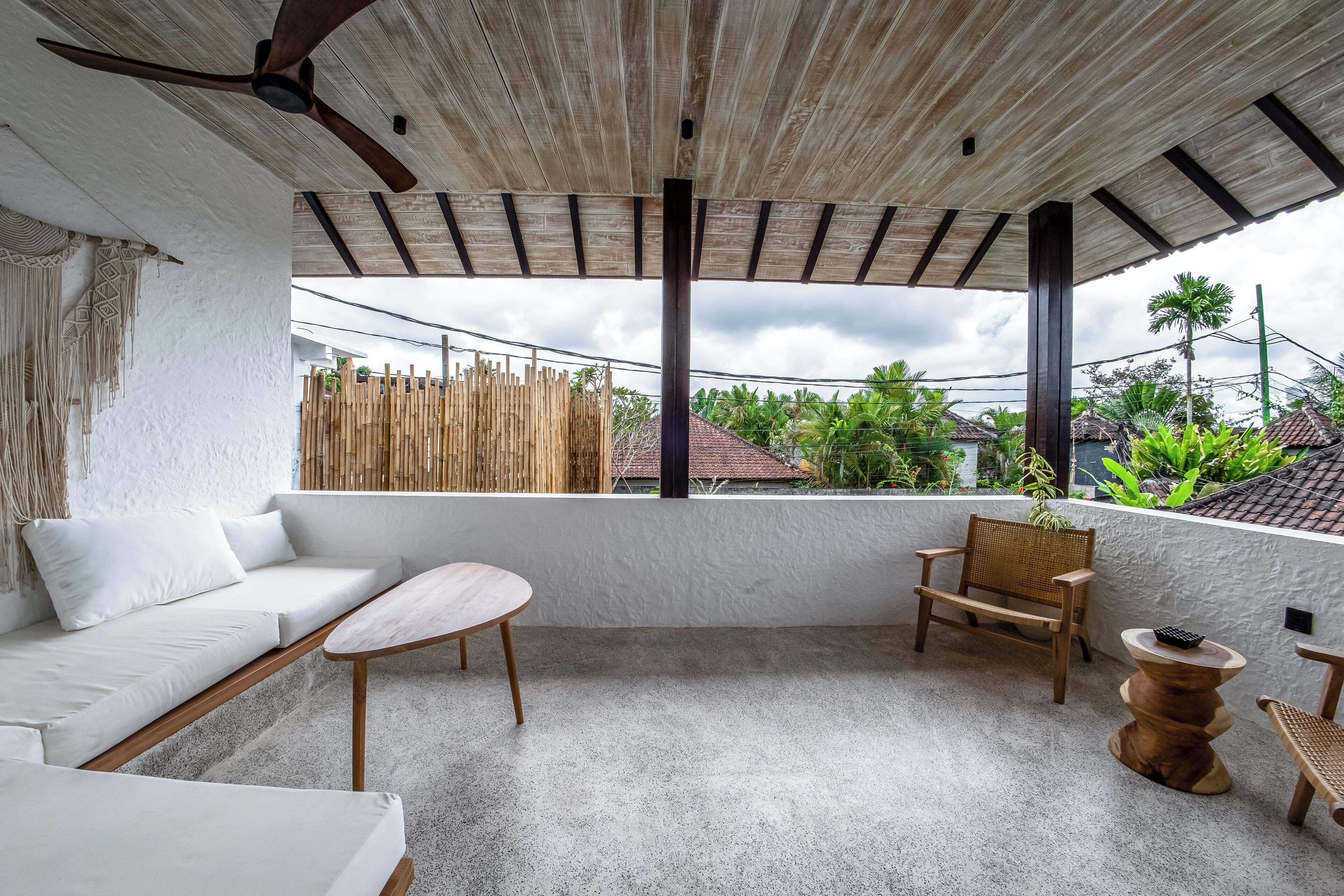 Putri Salju Villa by Evdekimi