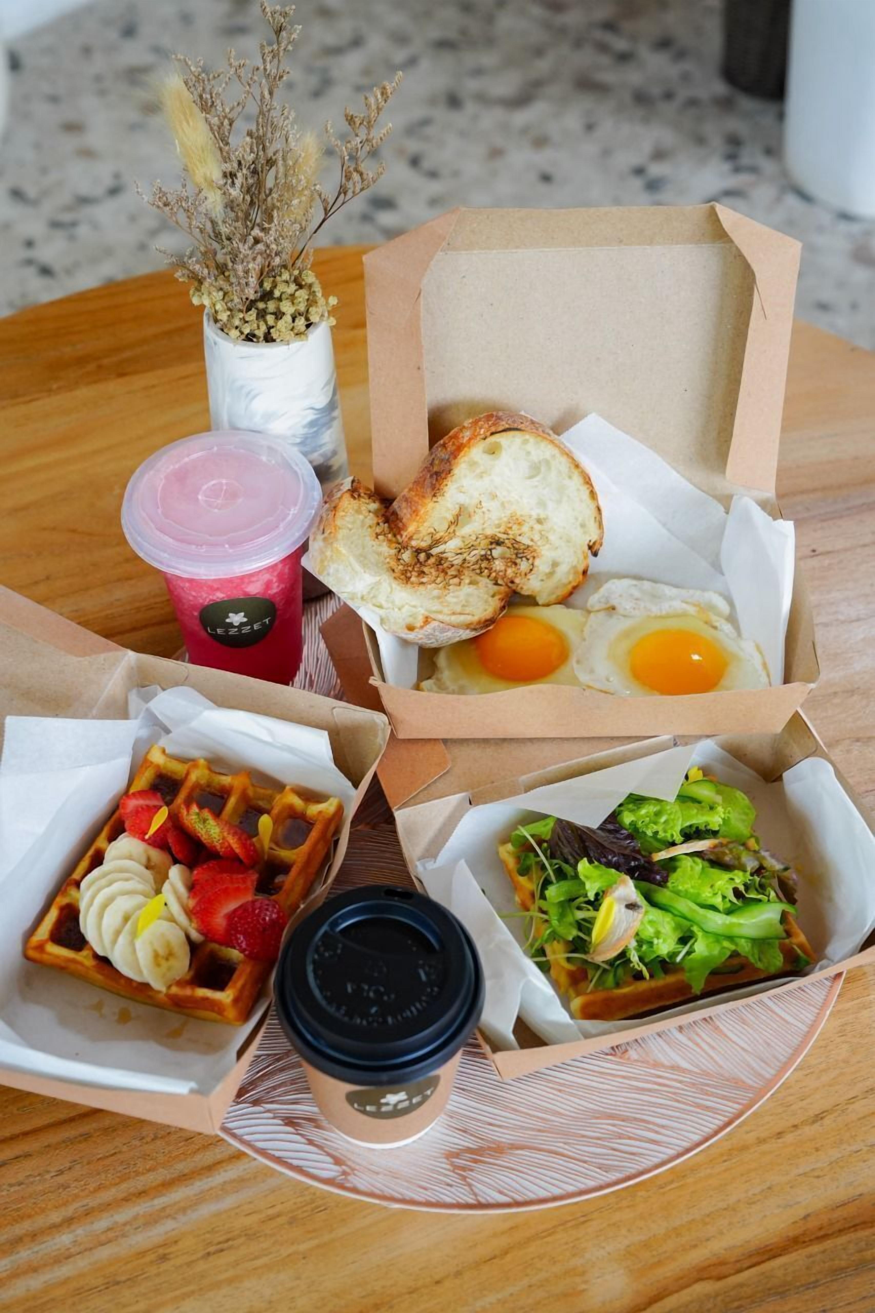 Putri Salju Villa by Evdekimi